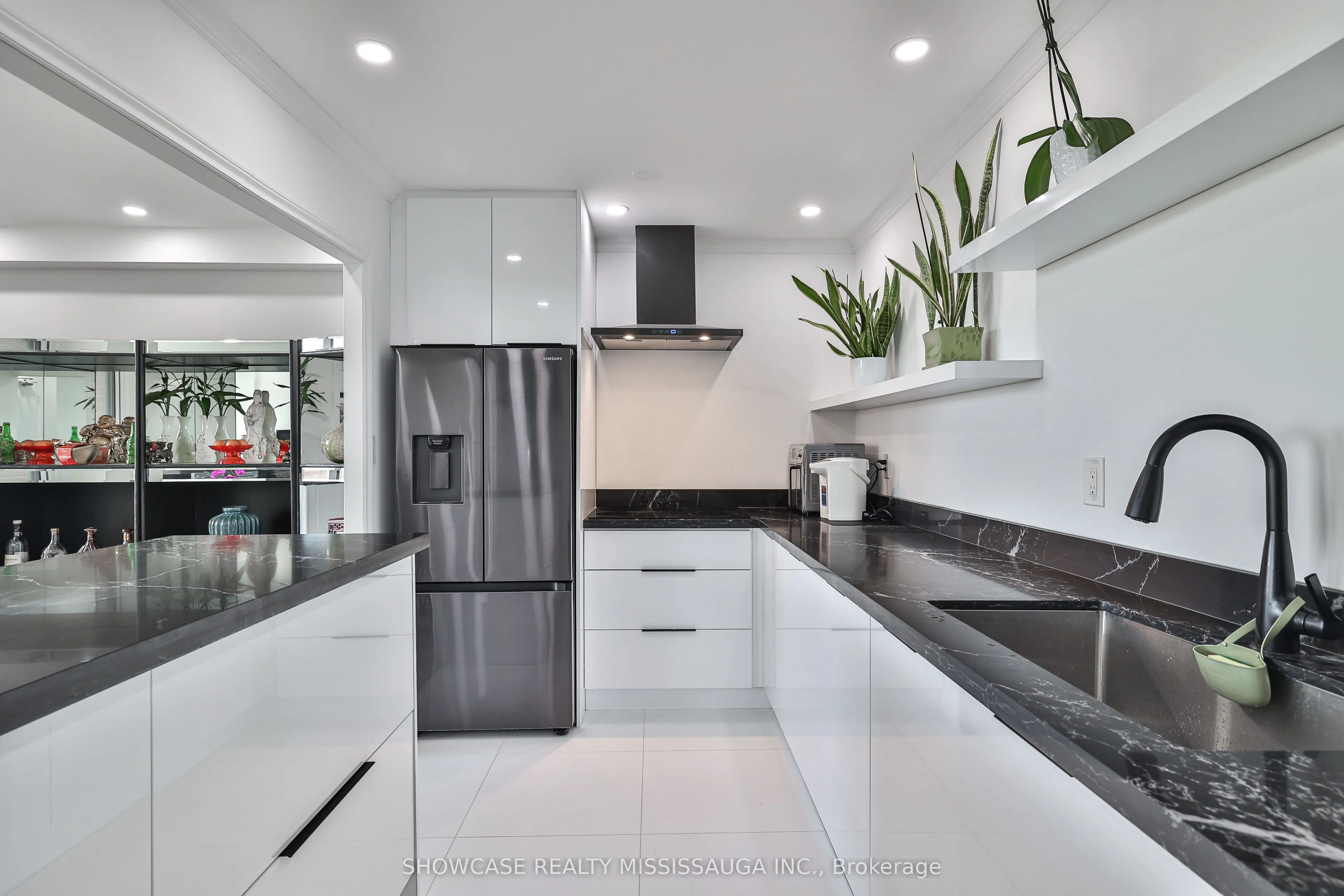 345 Driftwood Avenue, #1208