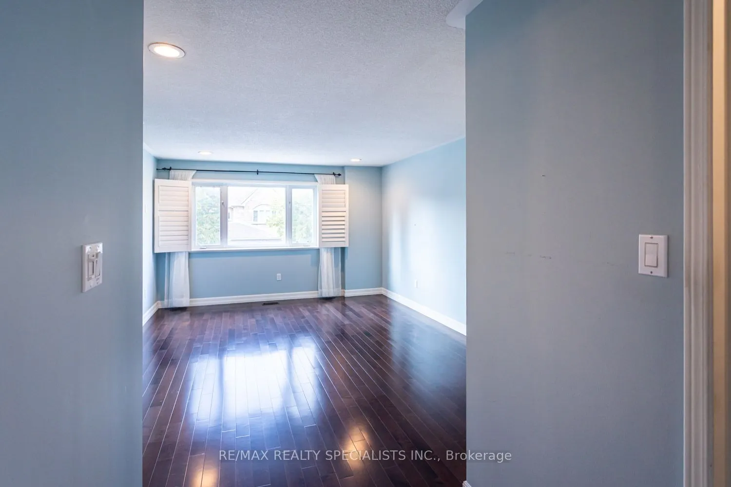 5230 Glen Erin Drive, #102