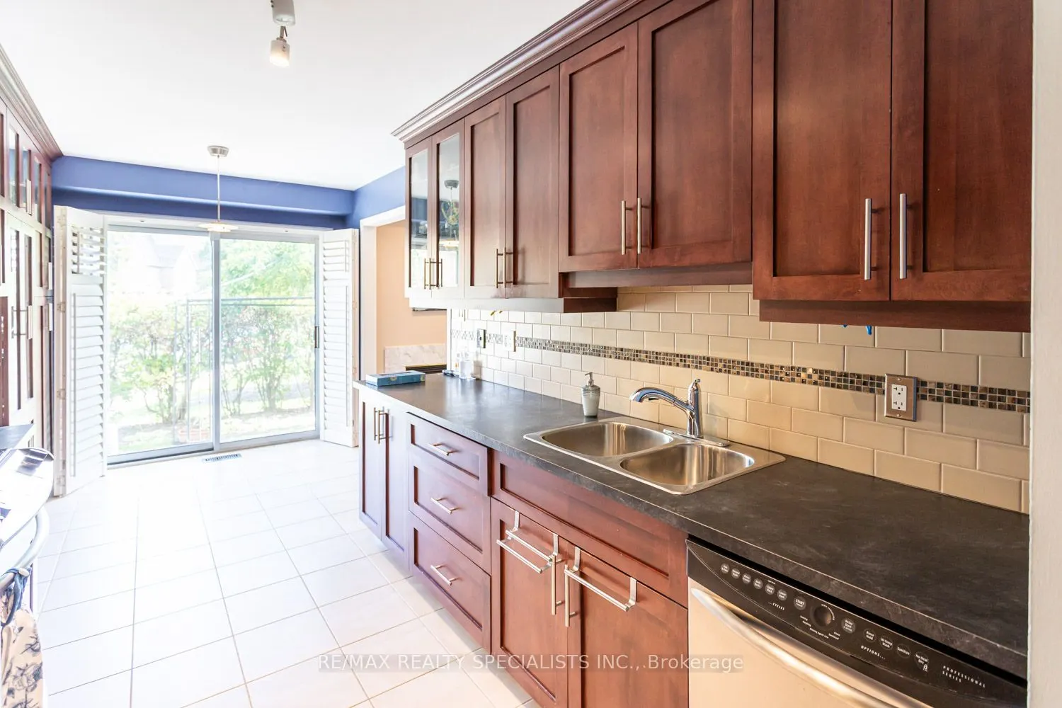 5230 Glen Erin Drive, #102