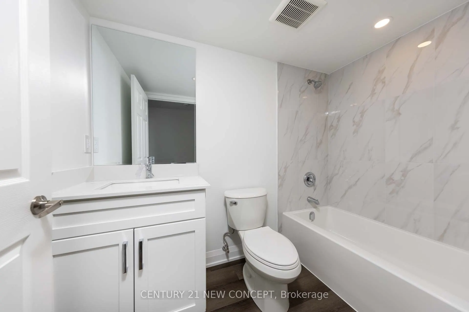 50 Eglinton Avenue W, #1105