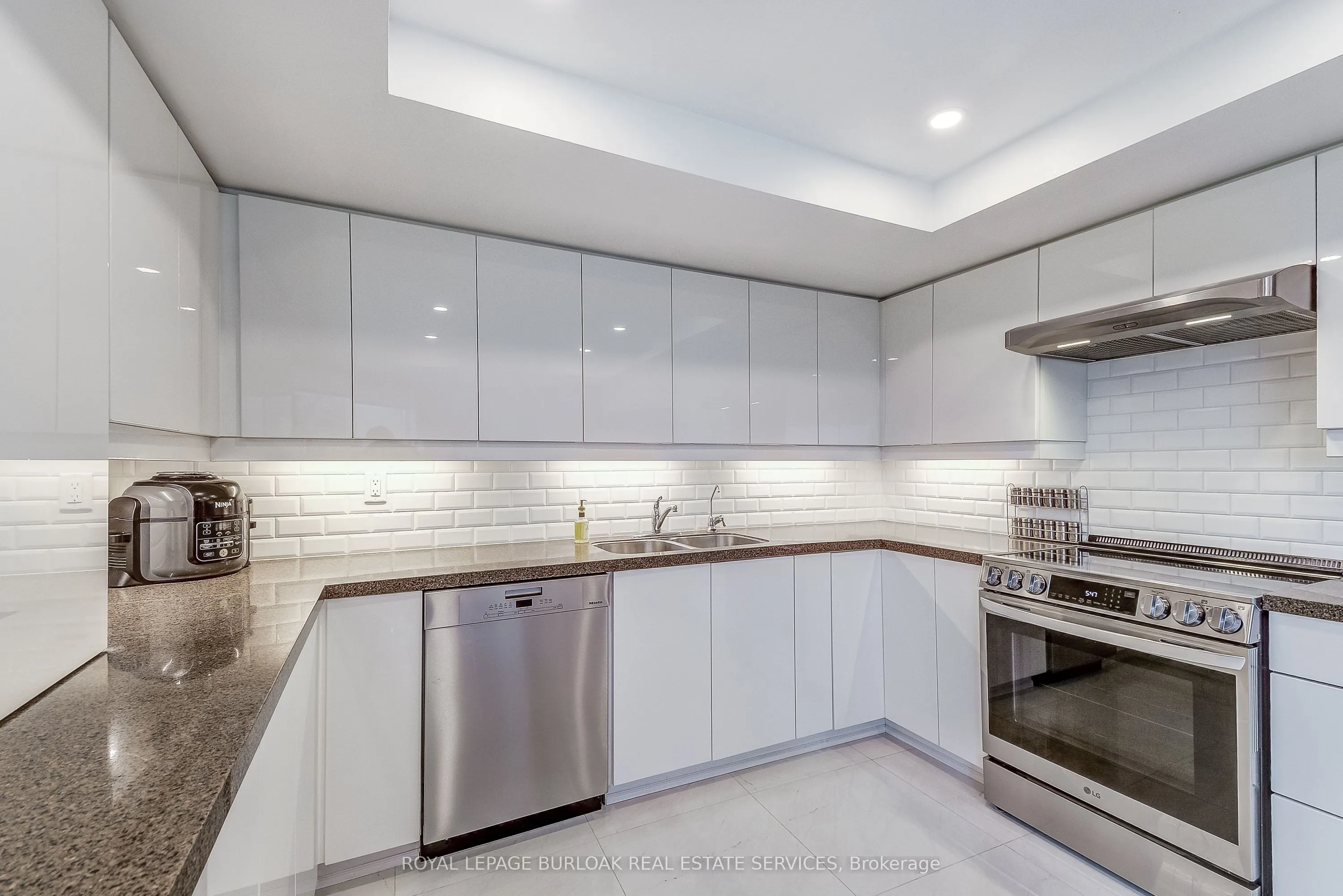 1201 North Shore Boulevard E, #809