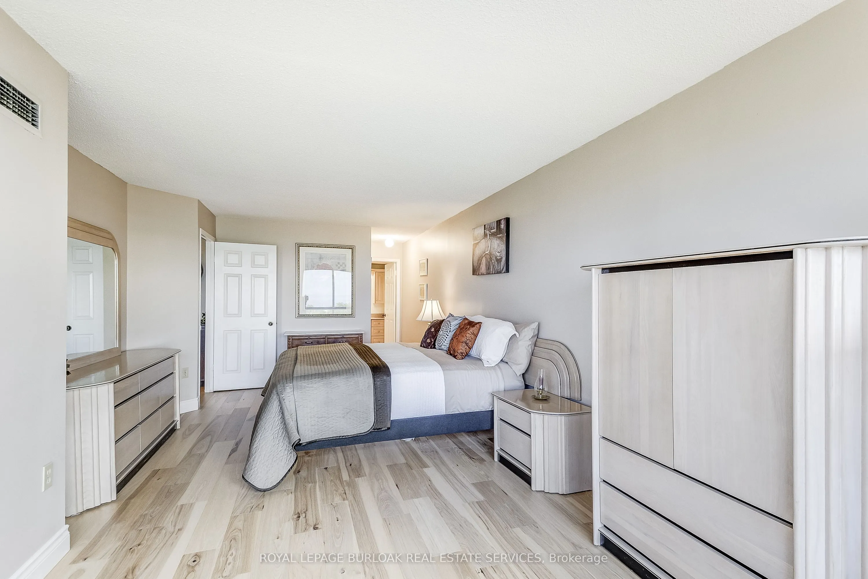 1201 North Shore Boulevard E, #809