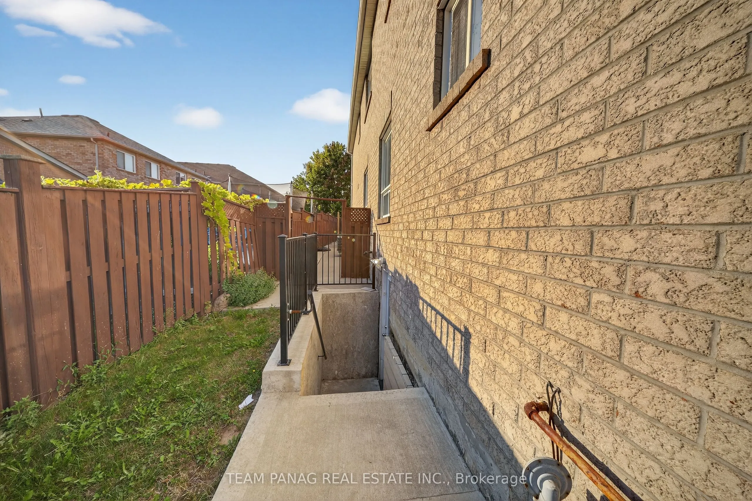 72 Feather Reed Way