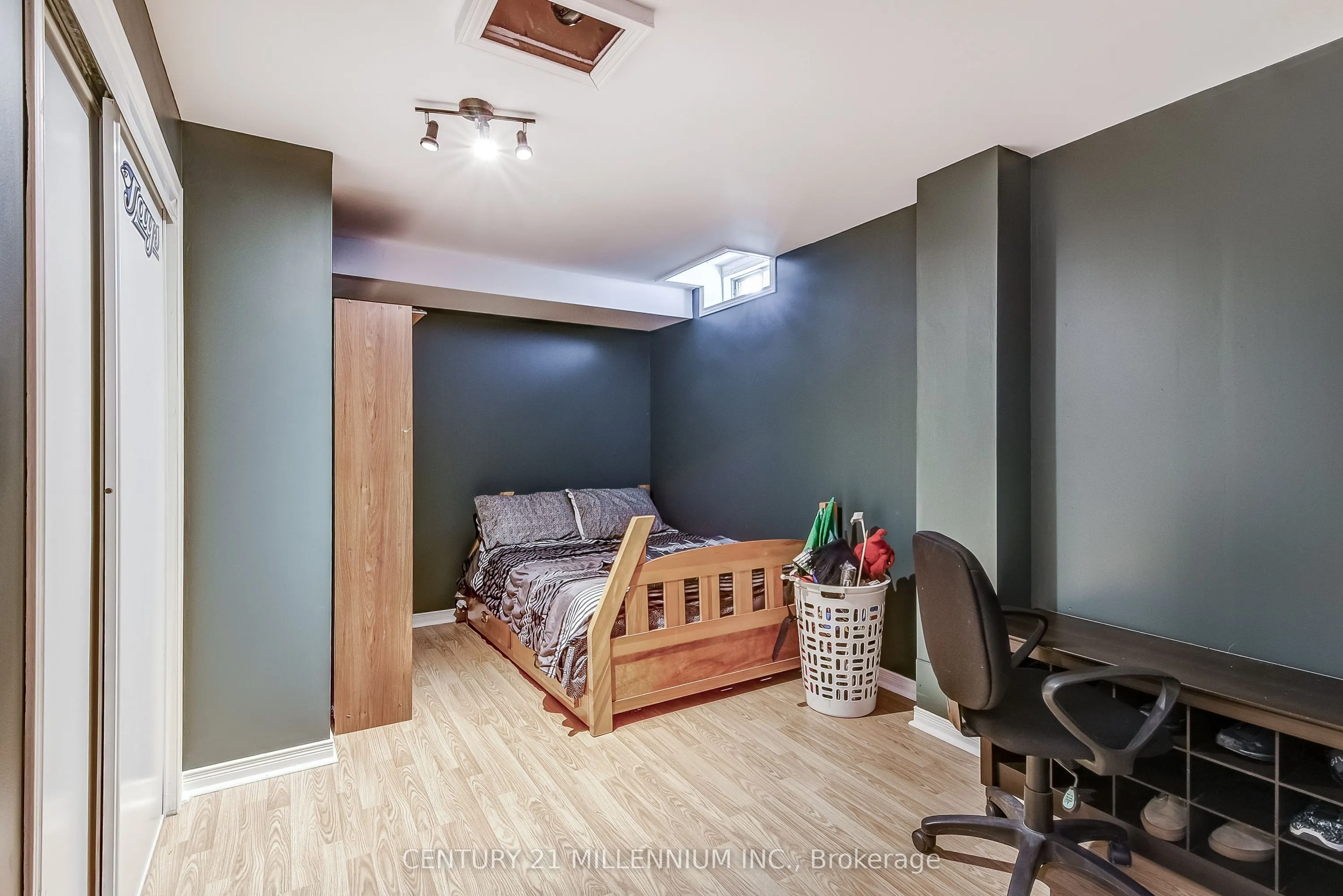 6 Collingwood Avenue