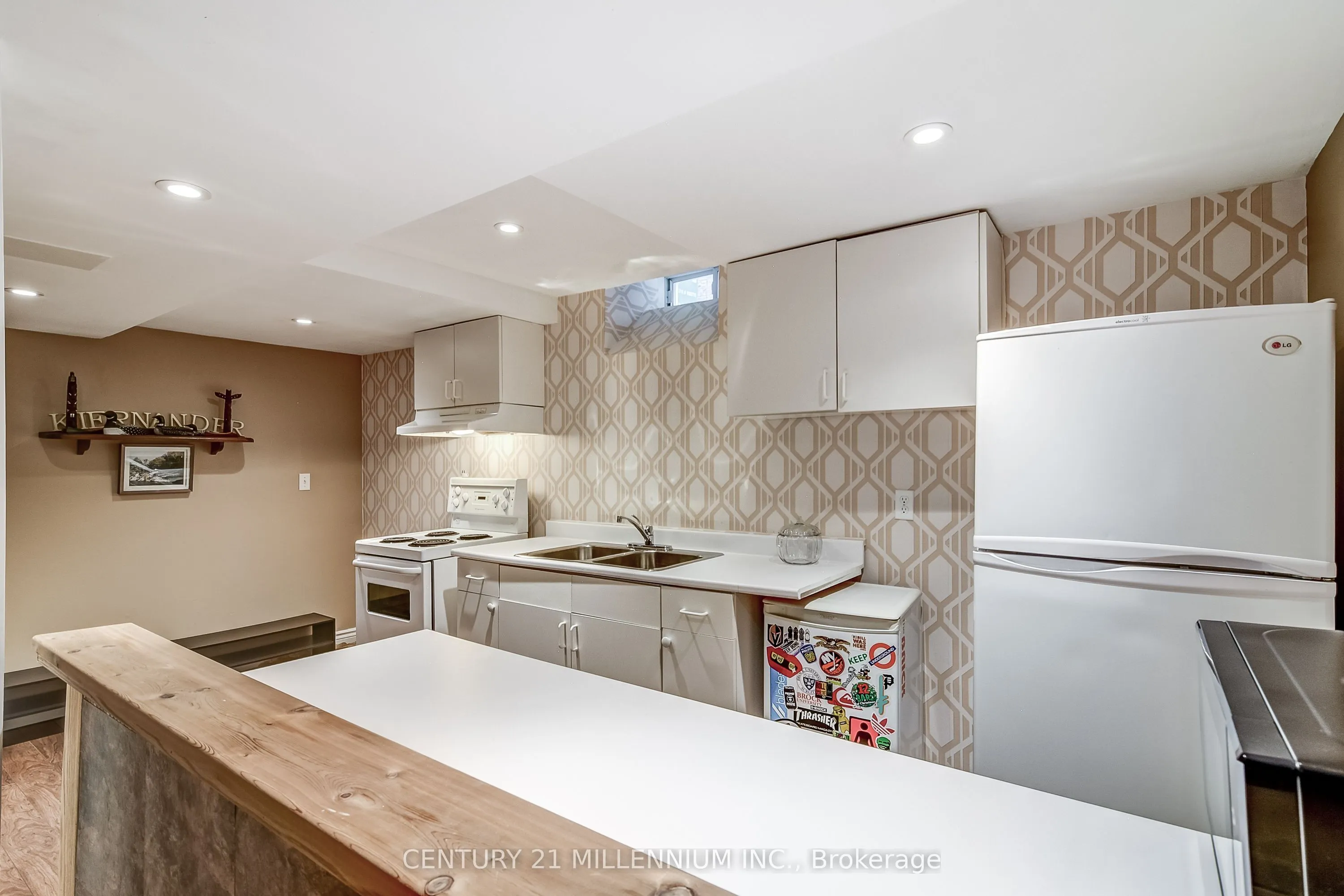 6 Collingwood Avenue