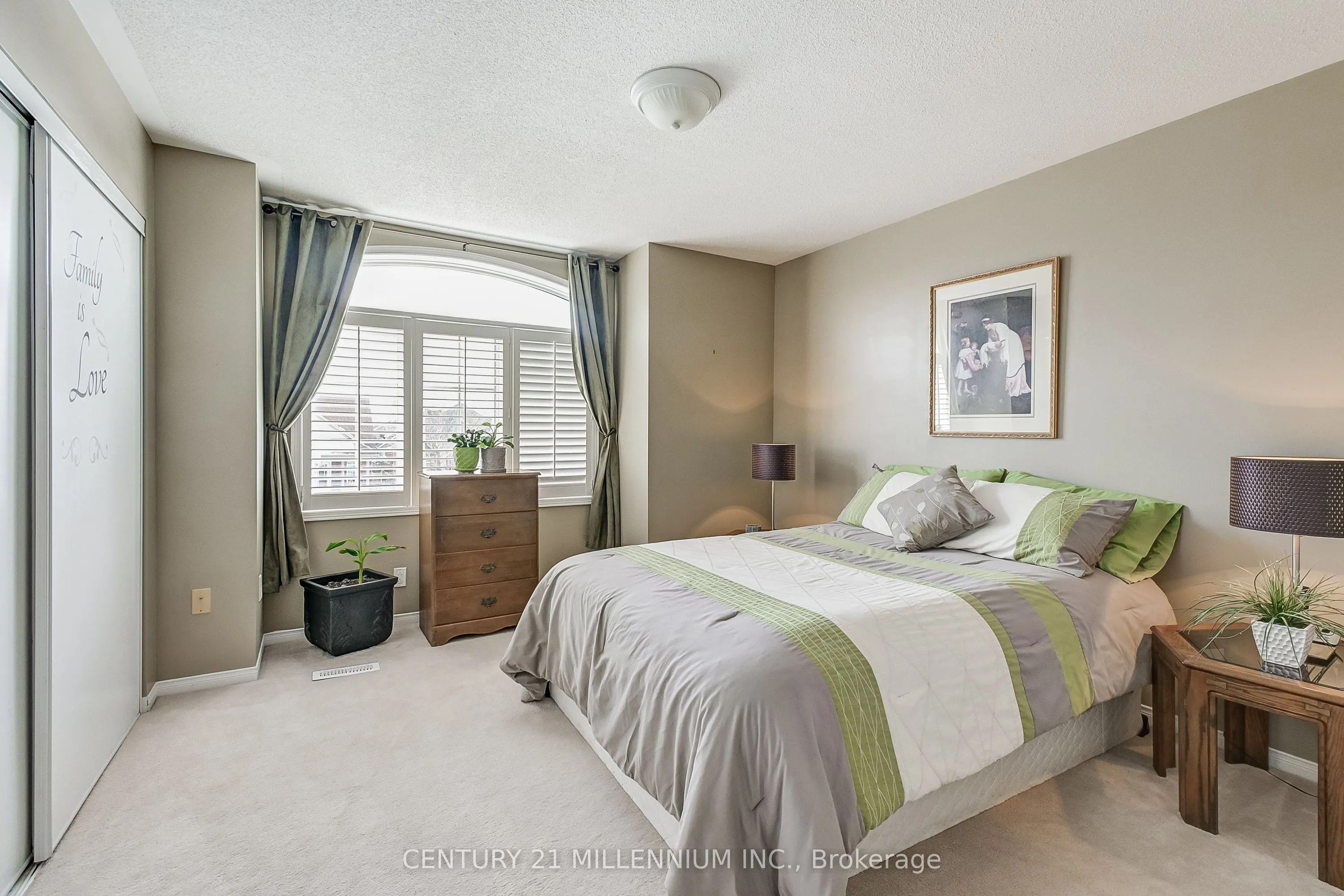 6 Collingwood Avenue