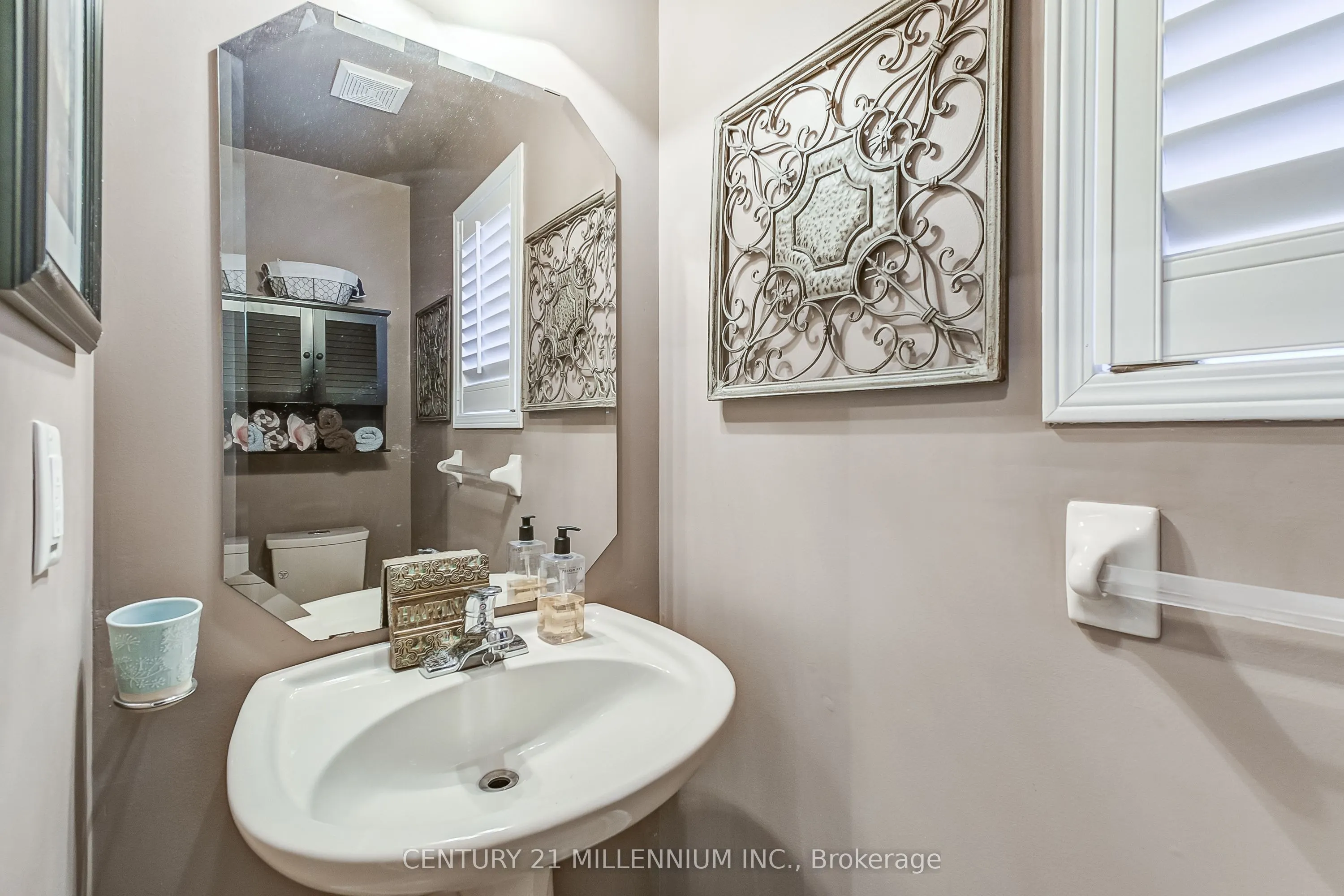6 Collingwood Avenue