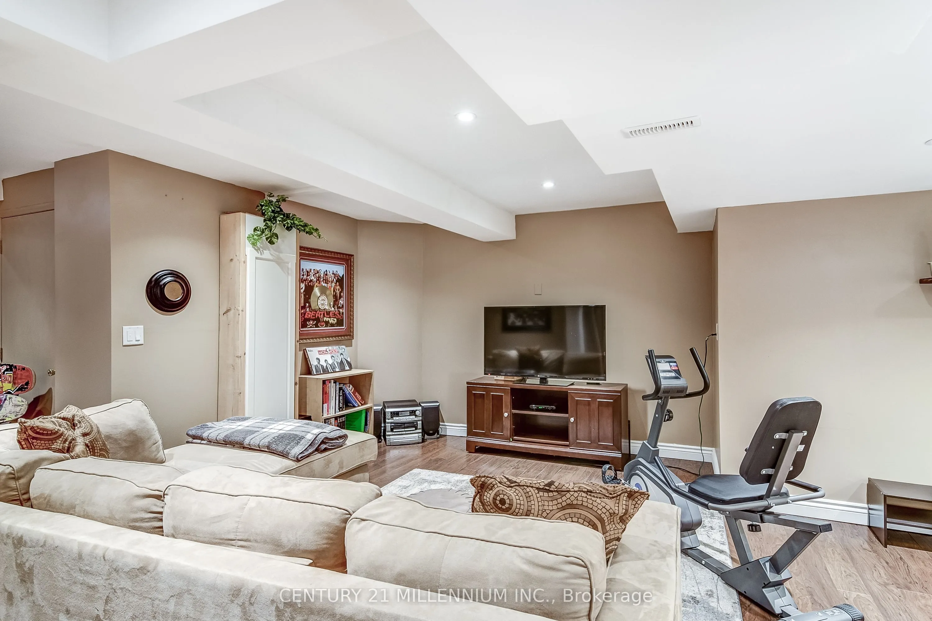 6 Collingwood Avenue