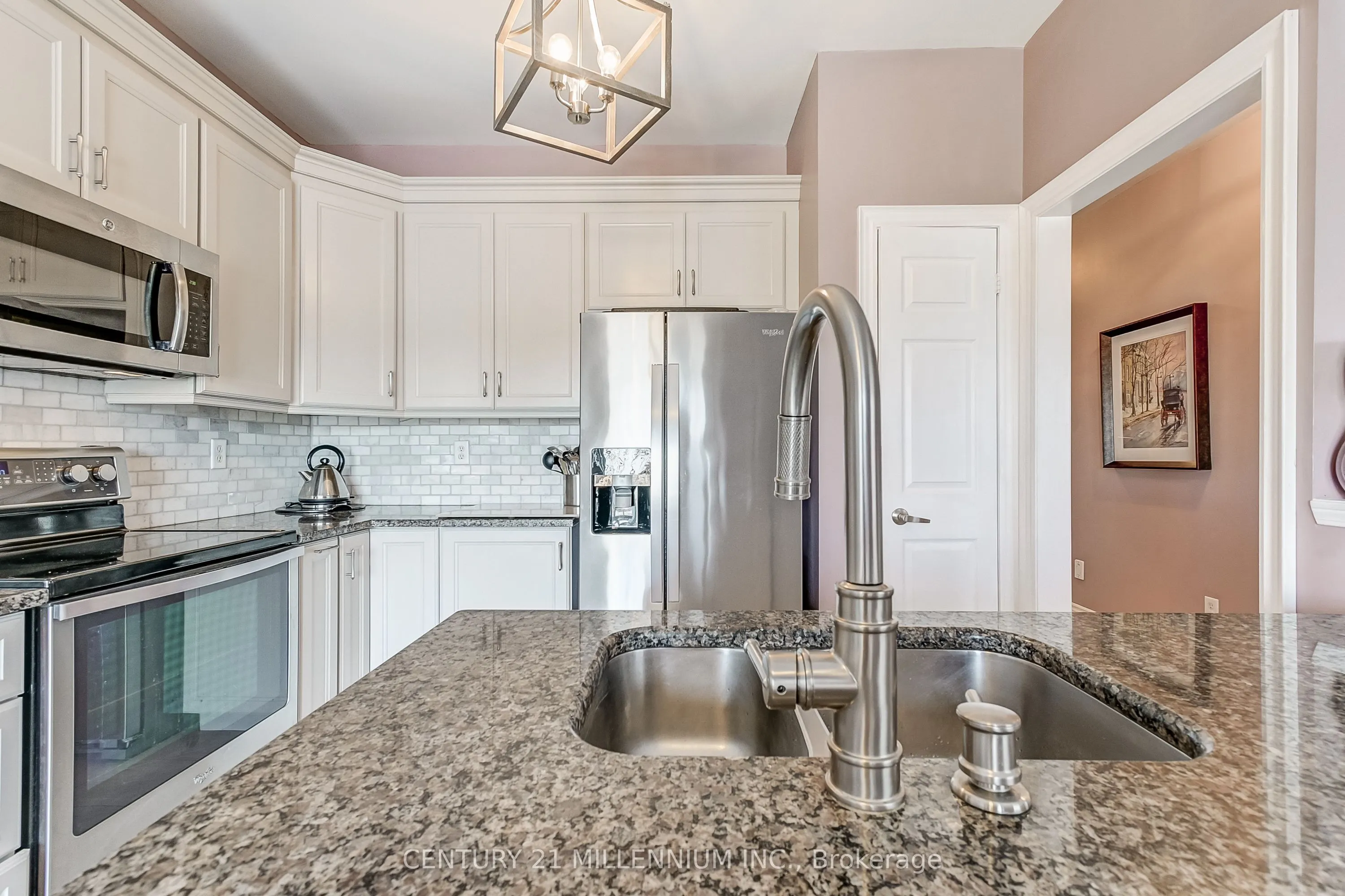 6 Collingwood Avenue