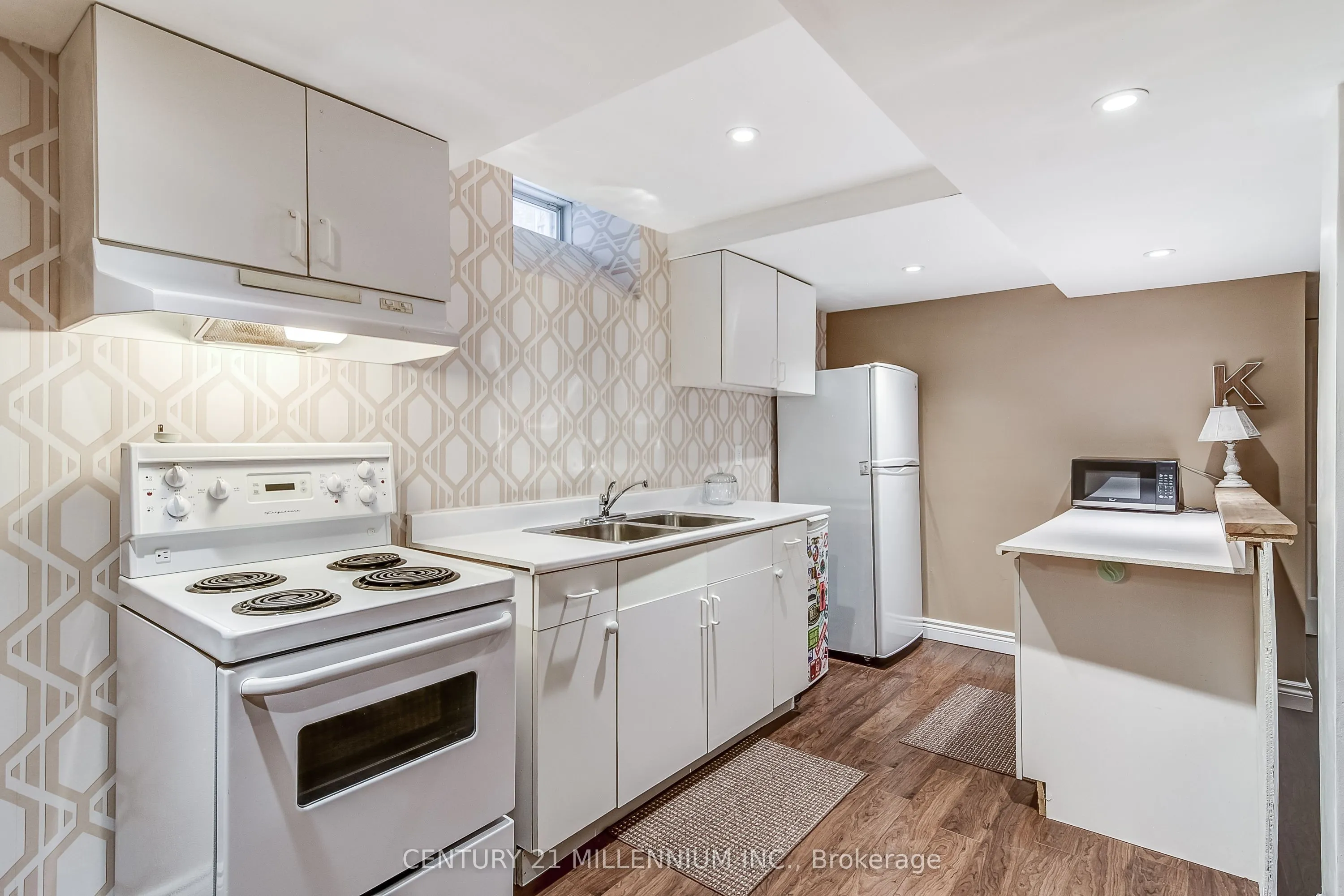 6 Collingwood Avenue