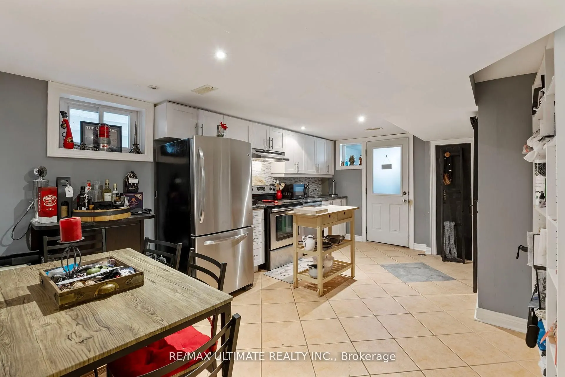 23 Seneca Avenue