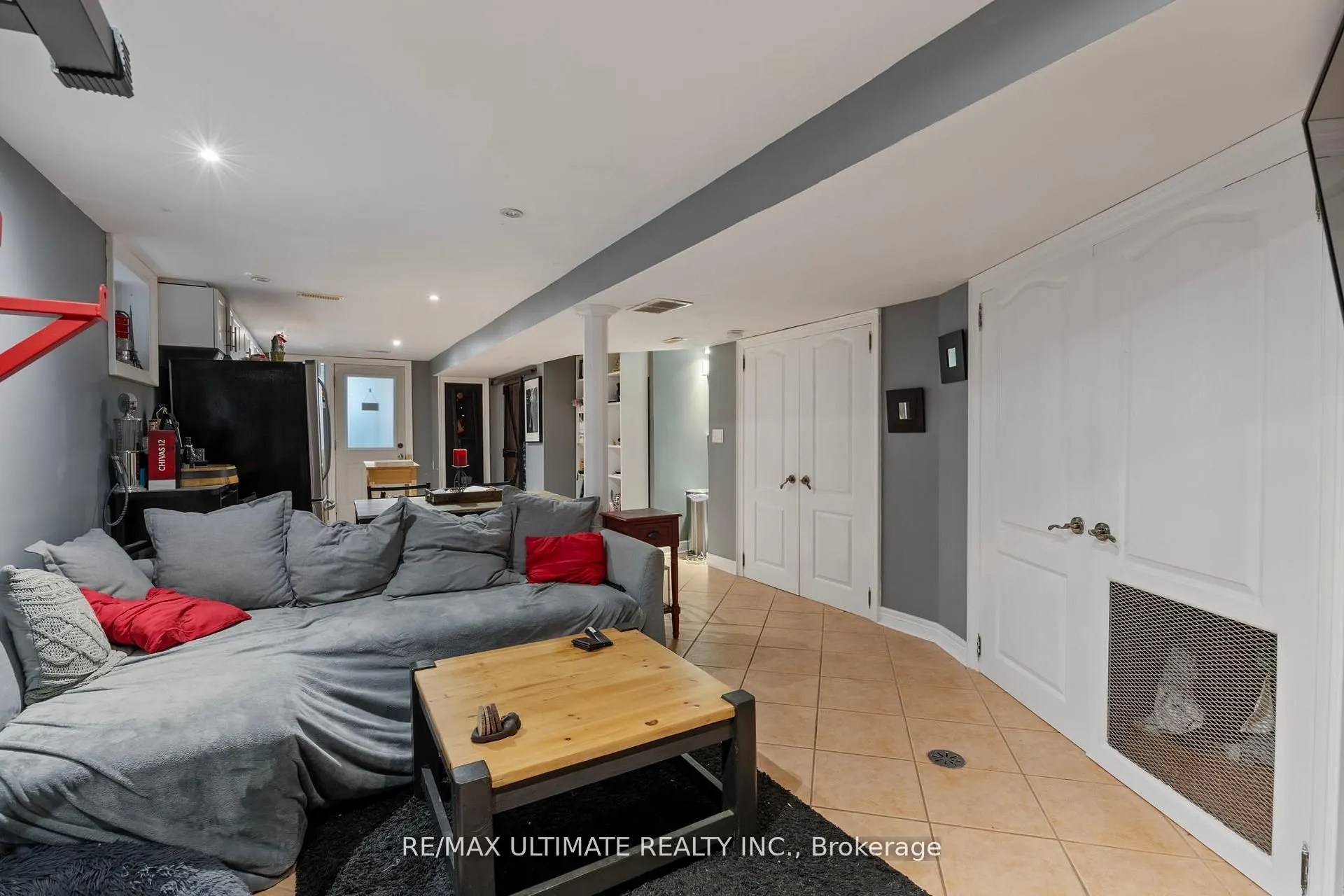 23 Seneca Avenue
