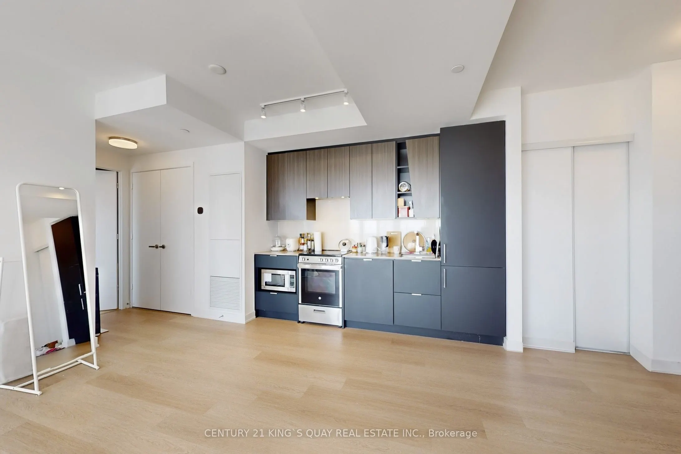 3883 Quartz Road, #806