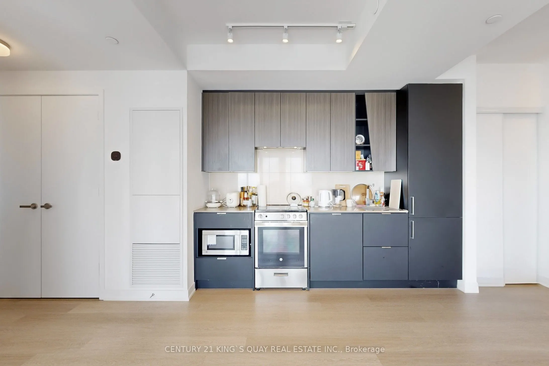 3883 Quartz Road, #806