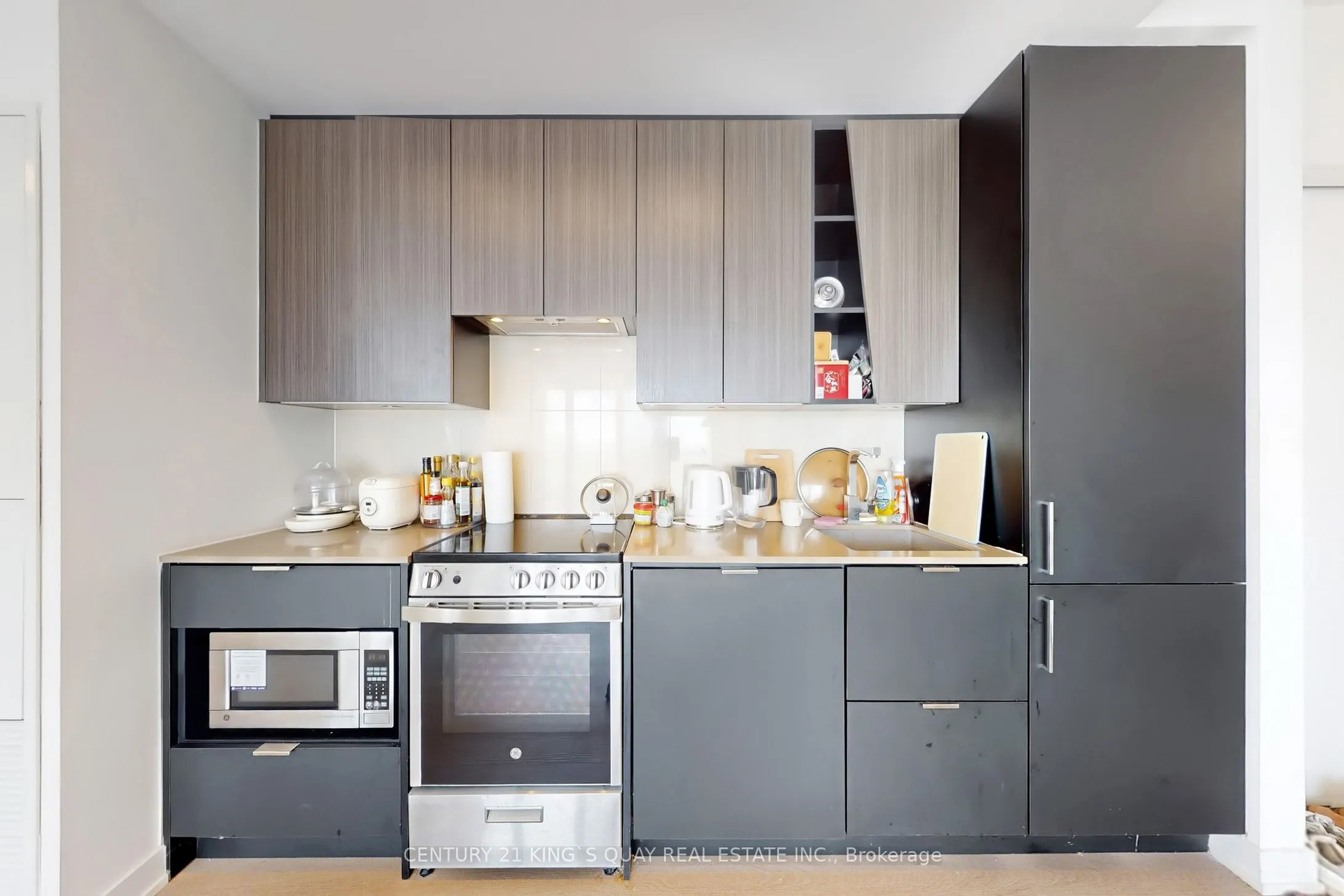 3883 Quartz Road, #806