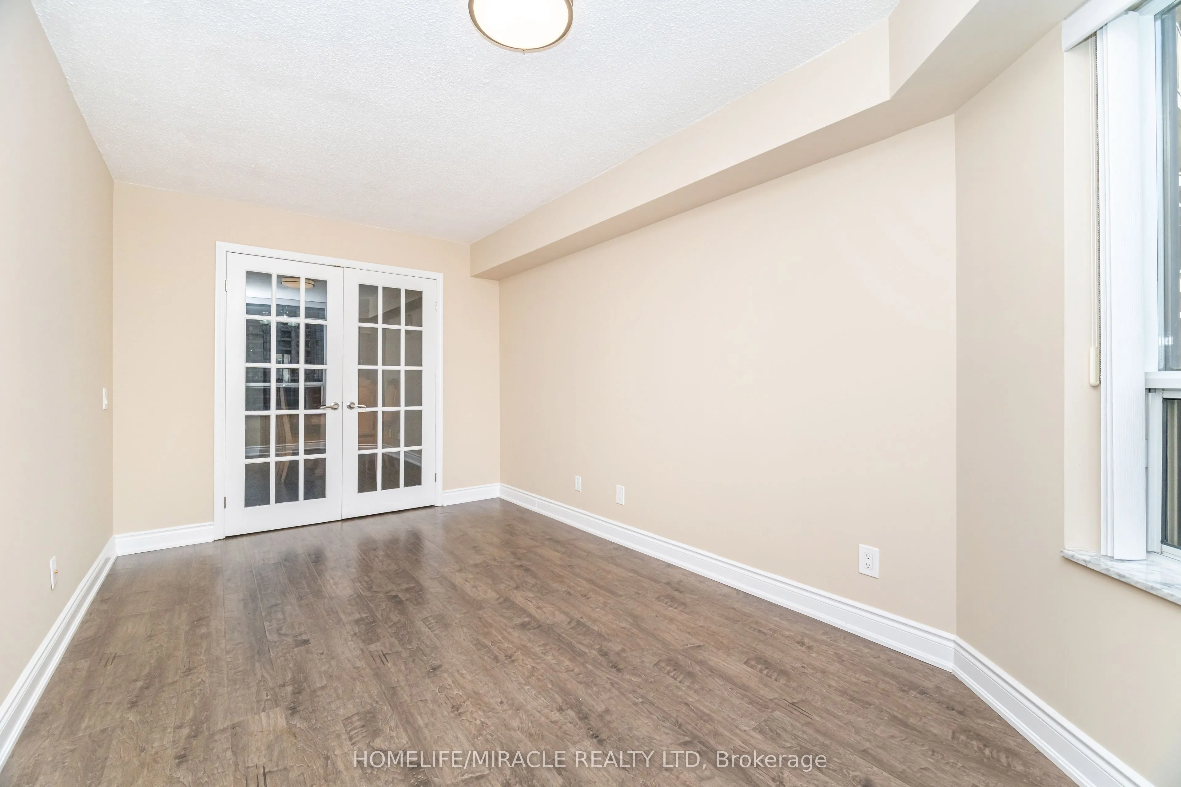 35 kingsbridge Garden Circle, #803