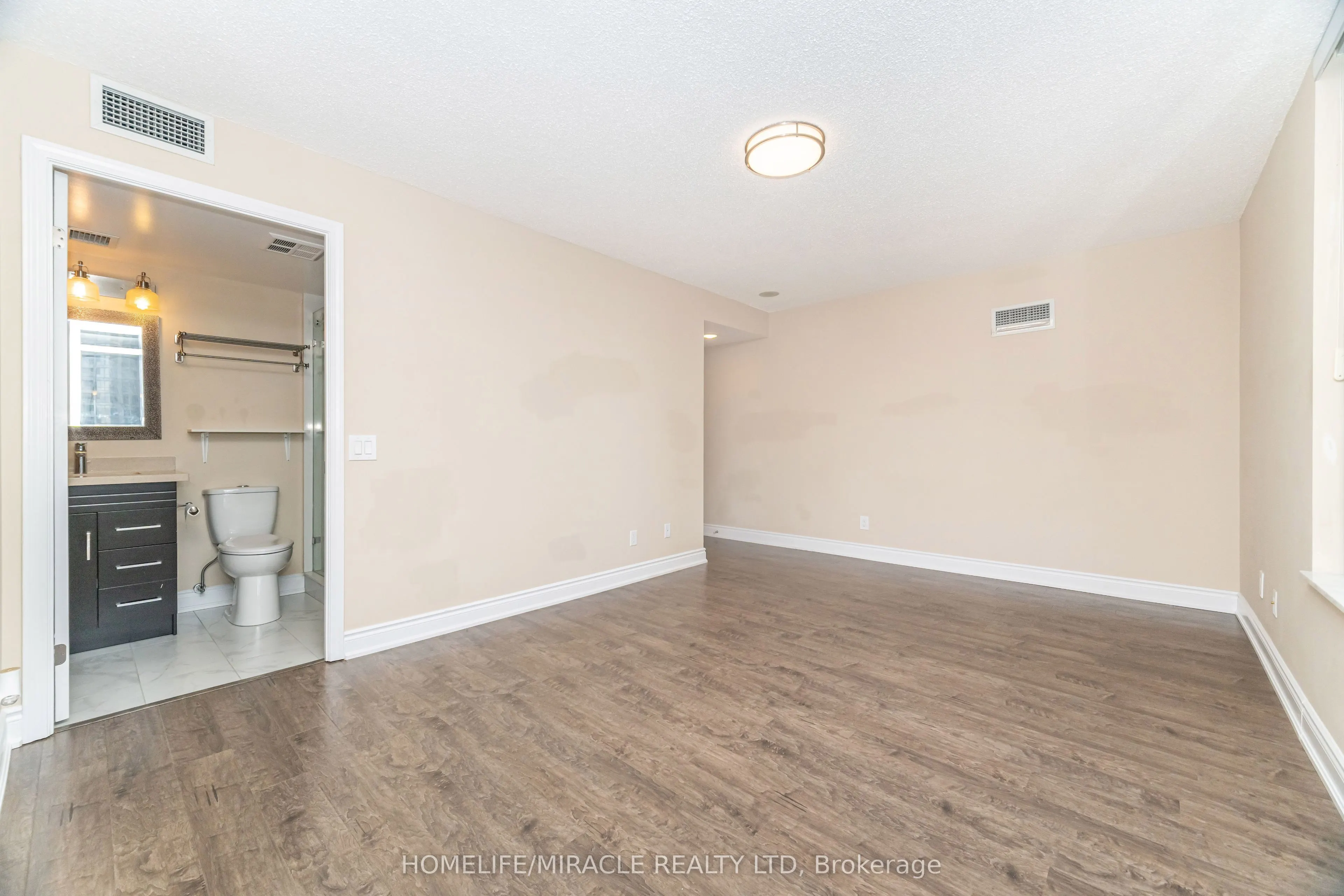 35 kingsbridge Garden Circle, #803