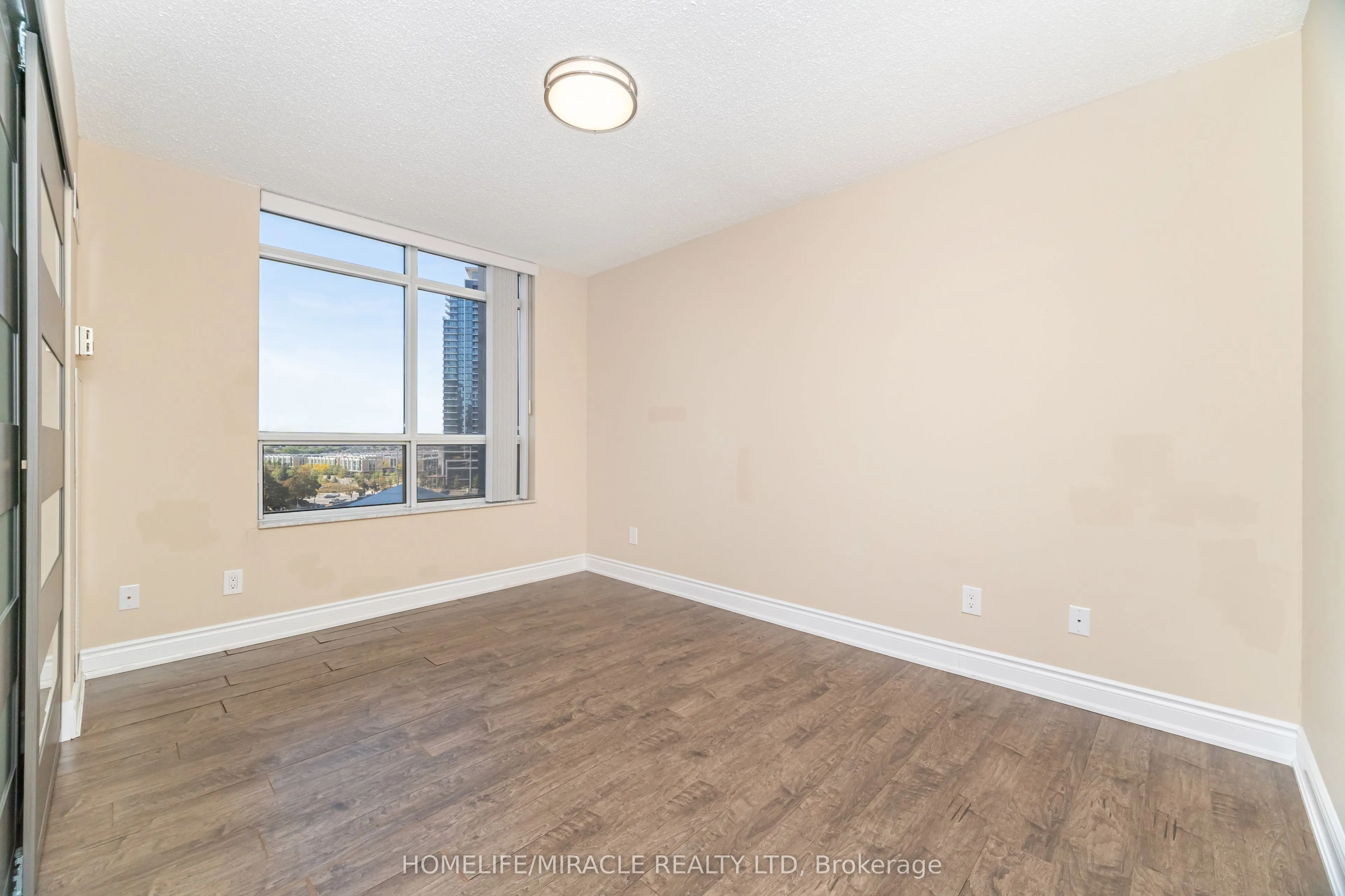 35 kingsbridge Garden Circle, #803