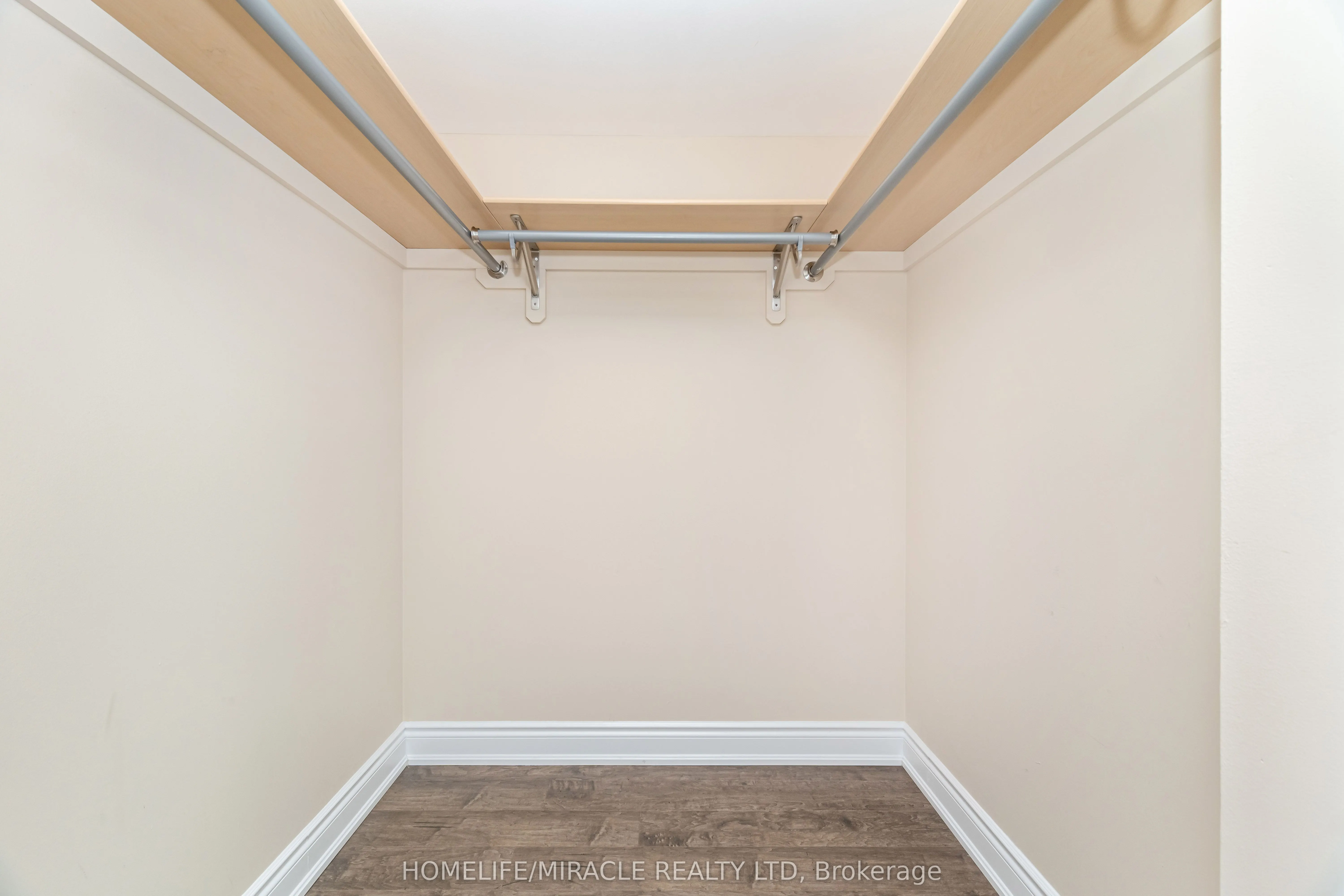 35 kingsbridge Garden Circle, #803