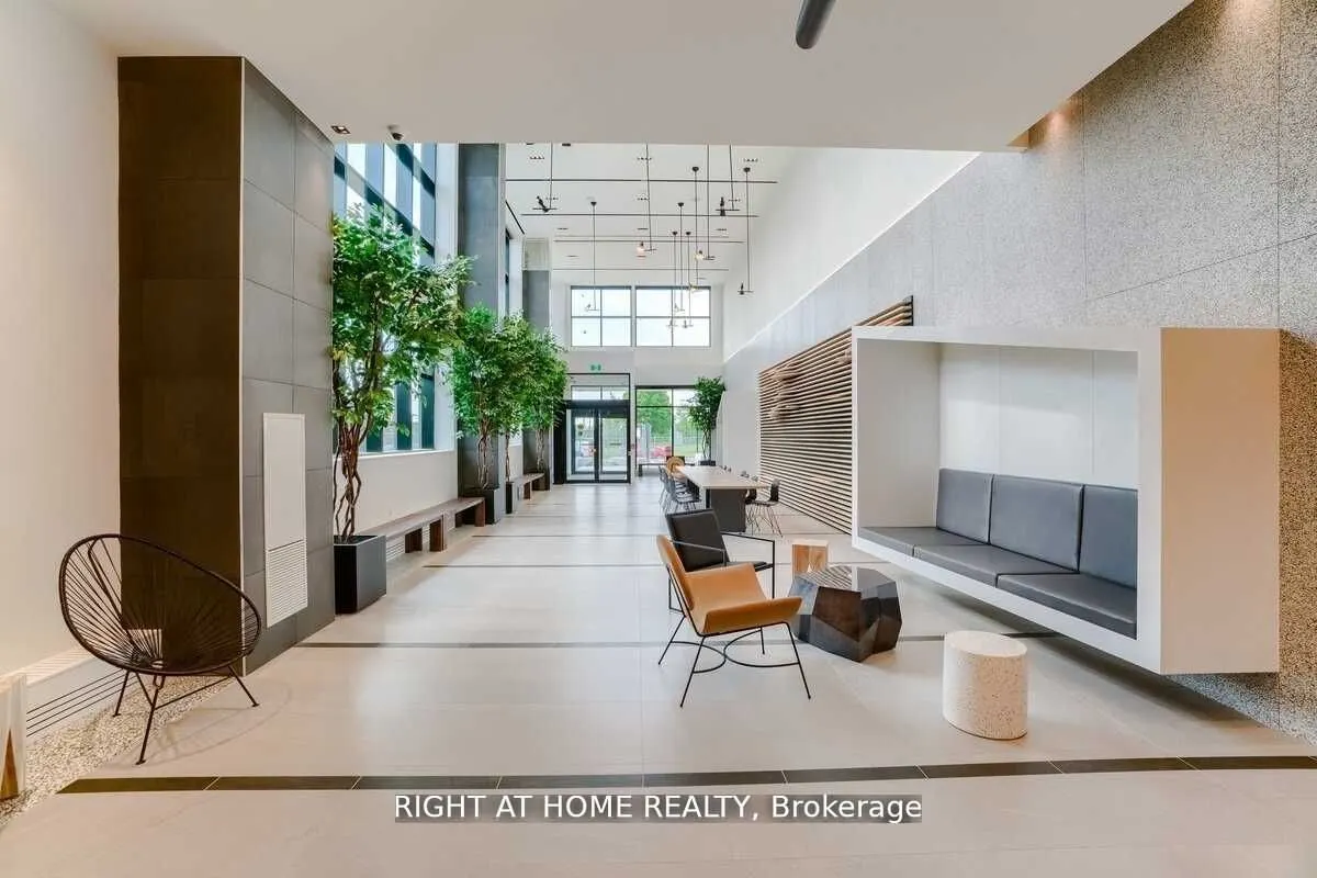 60 GEORGE BUTCHART Drive, #509