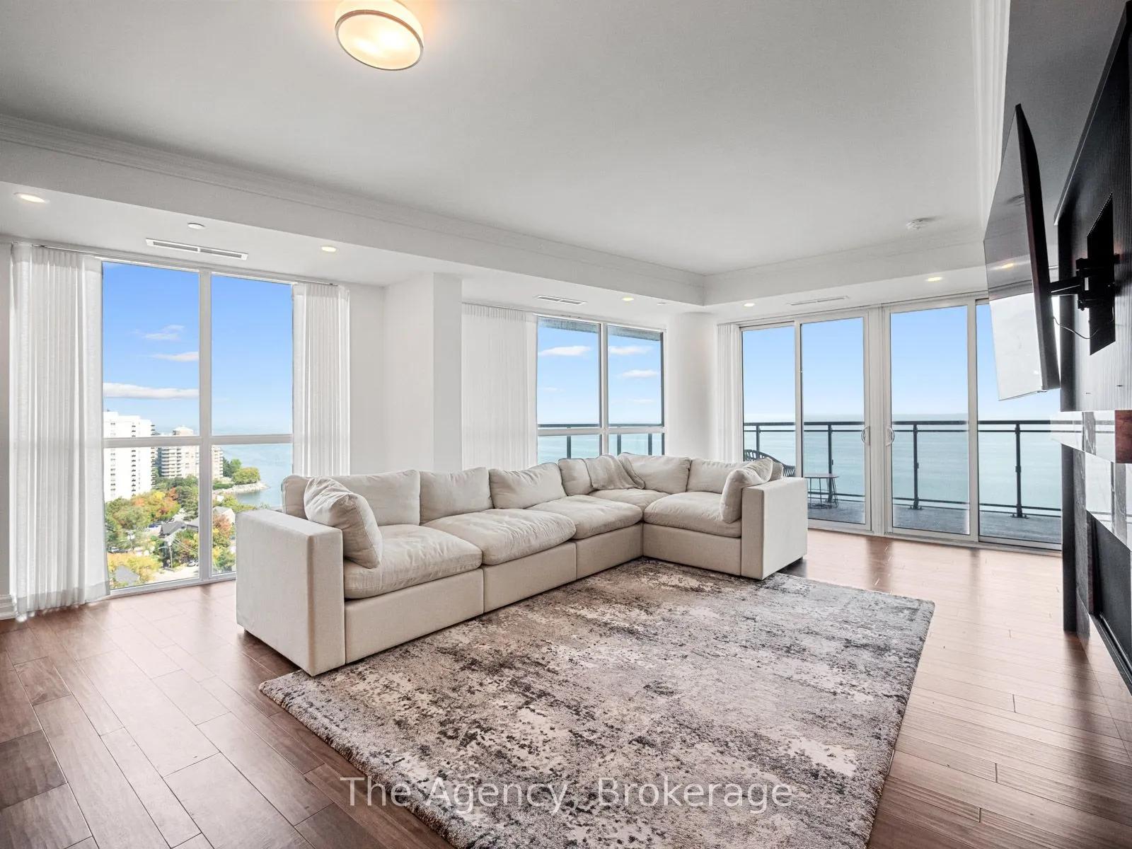 2060 LAKESHORE Road, #1504