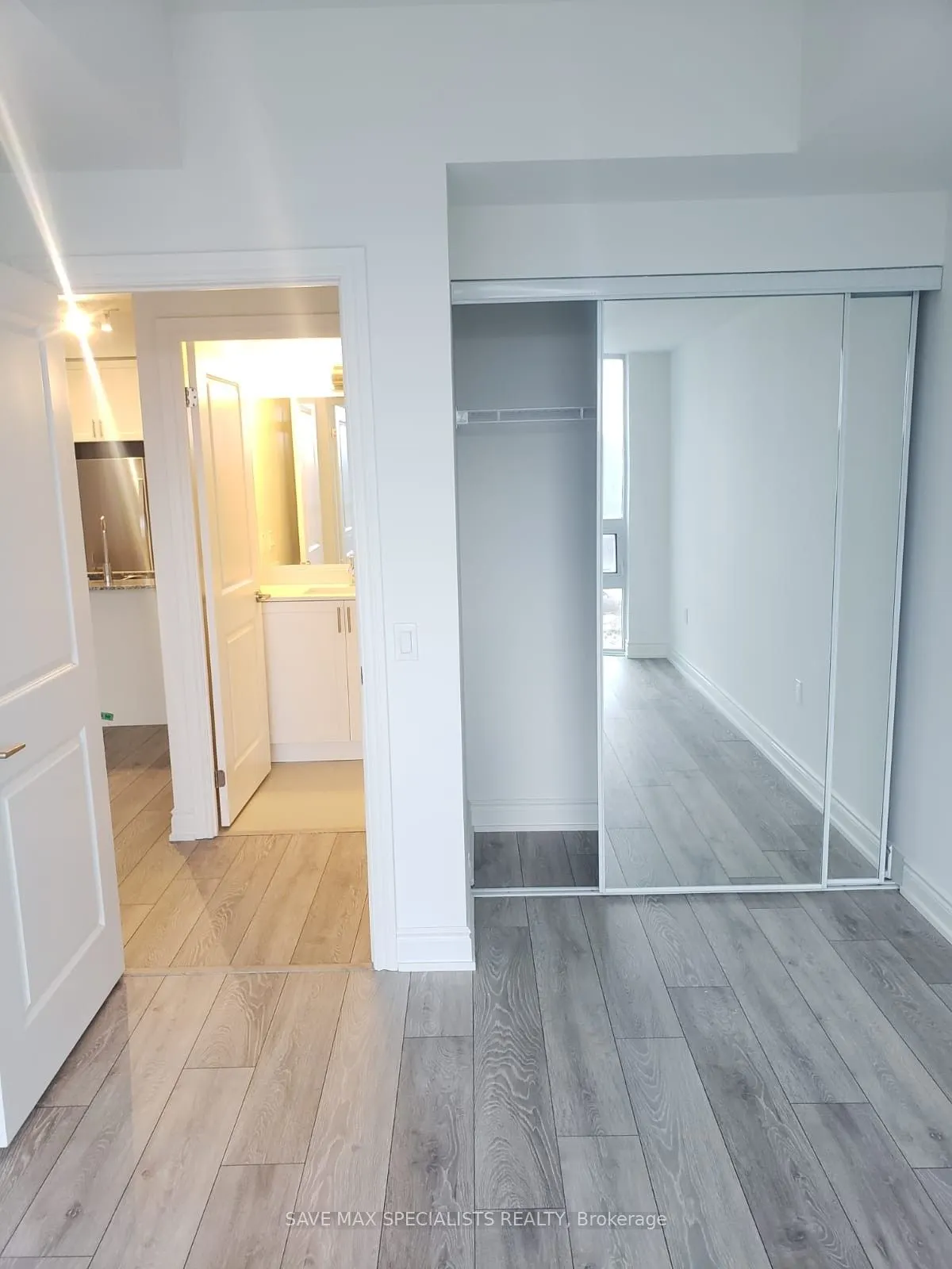 1050 Main Street, #401