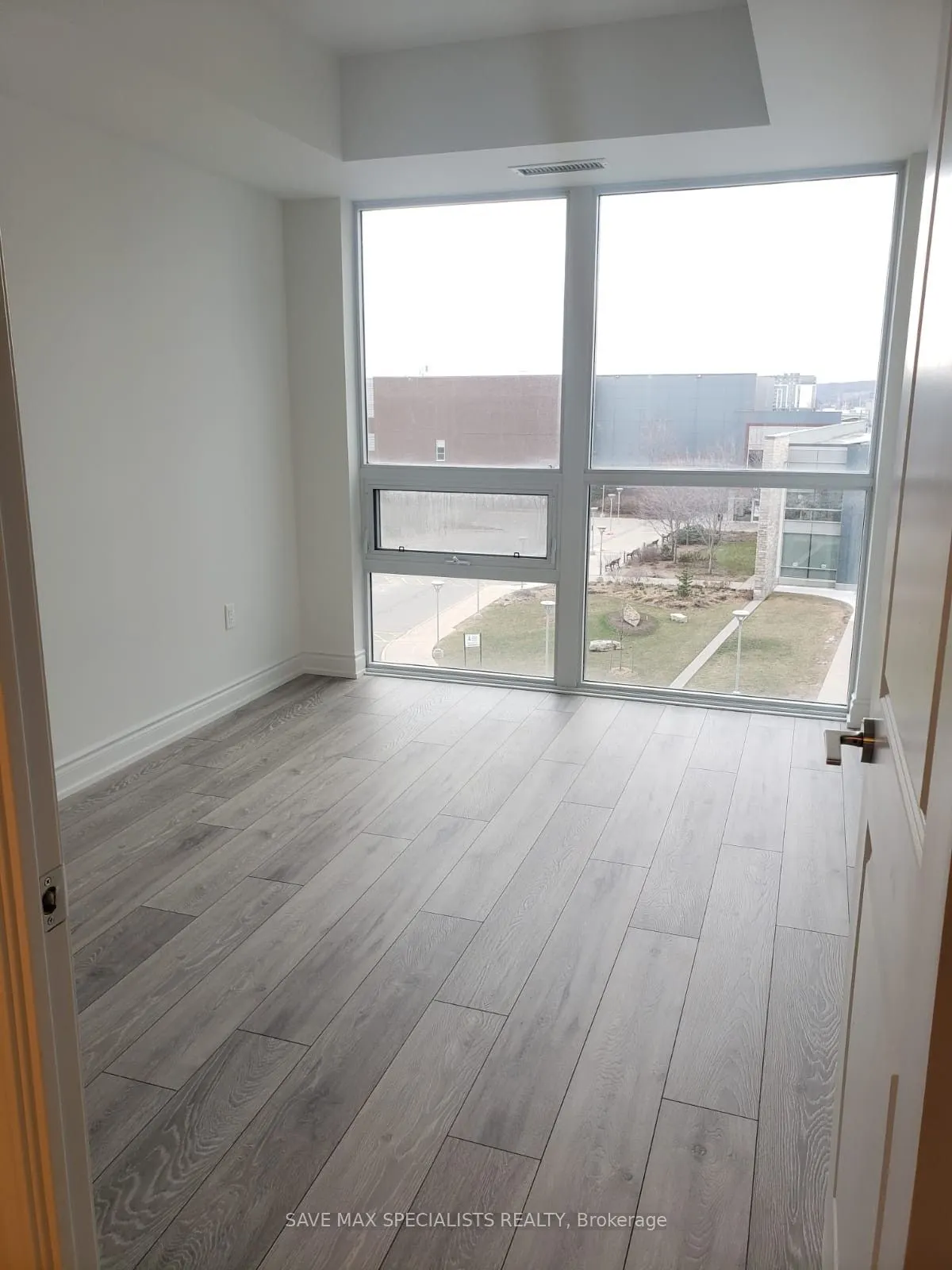 1050 Main Street, #401