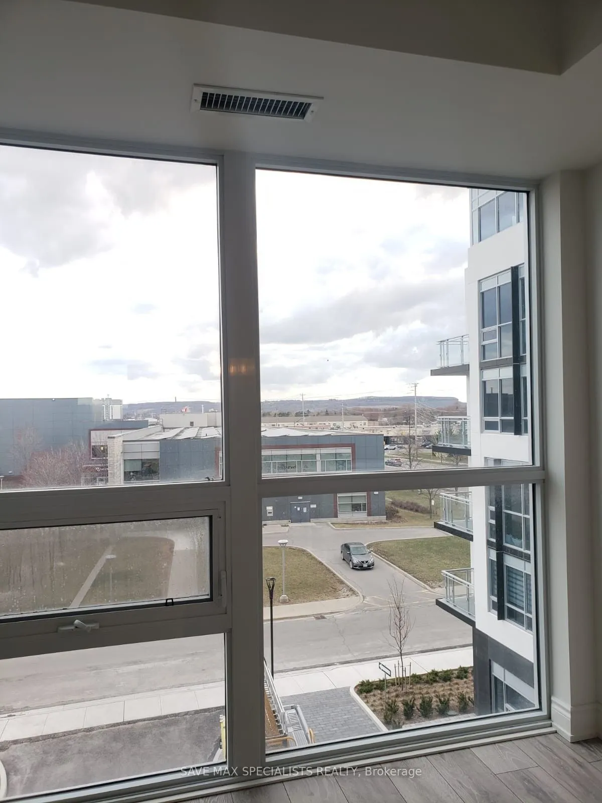 1050 Main Street, #401