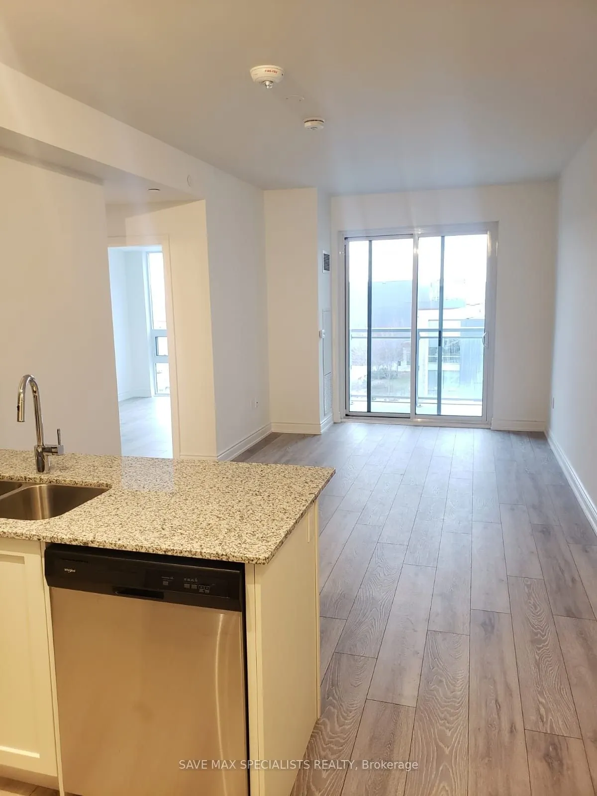 1050 Main Street, #401