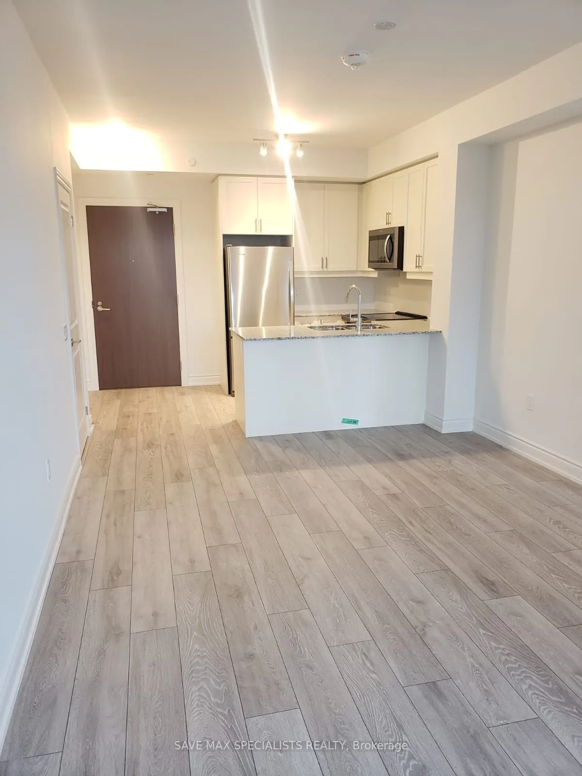 1050 Main Street, #401