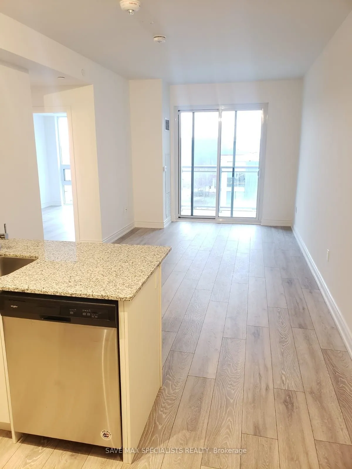 1050 Main Street, #401