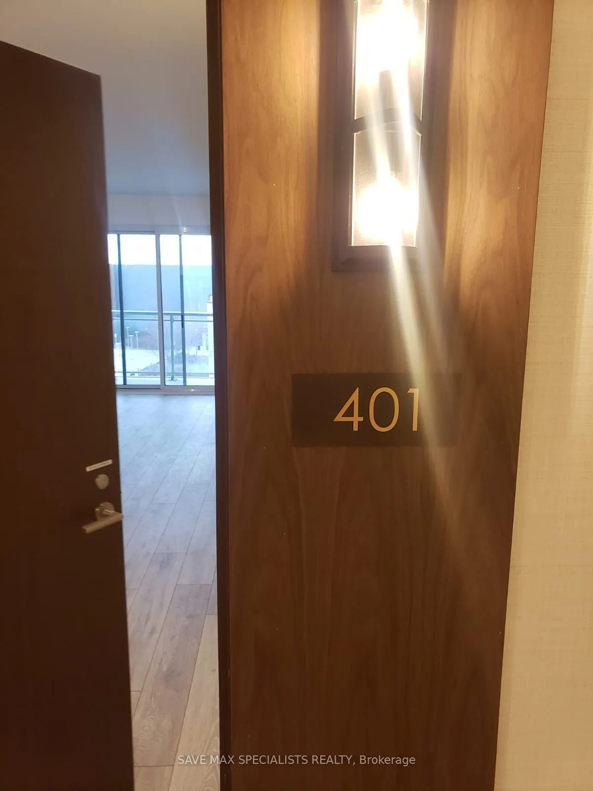 1050 Main Street, #401
