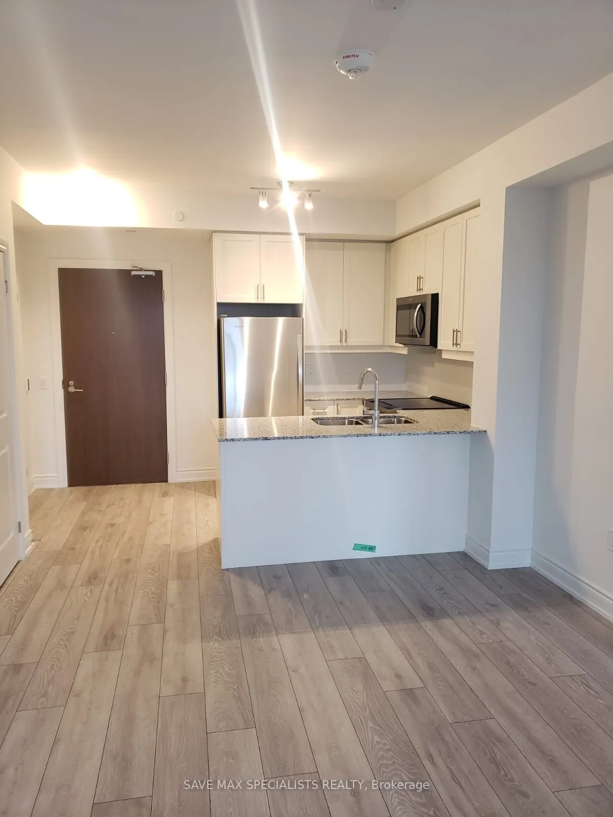 1050 Main Street, #401