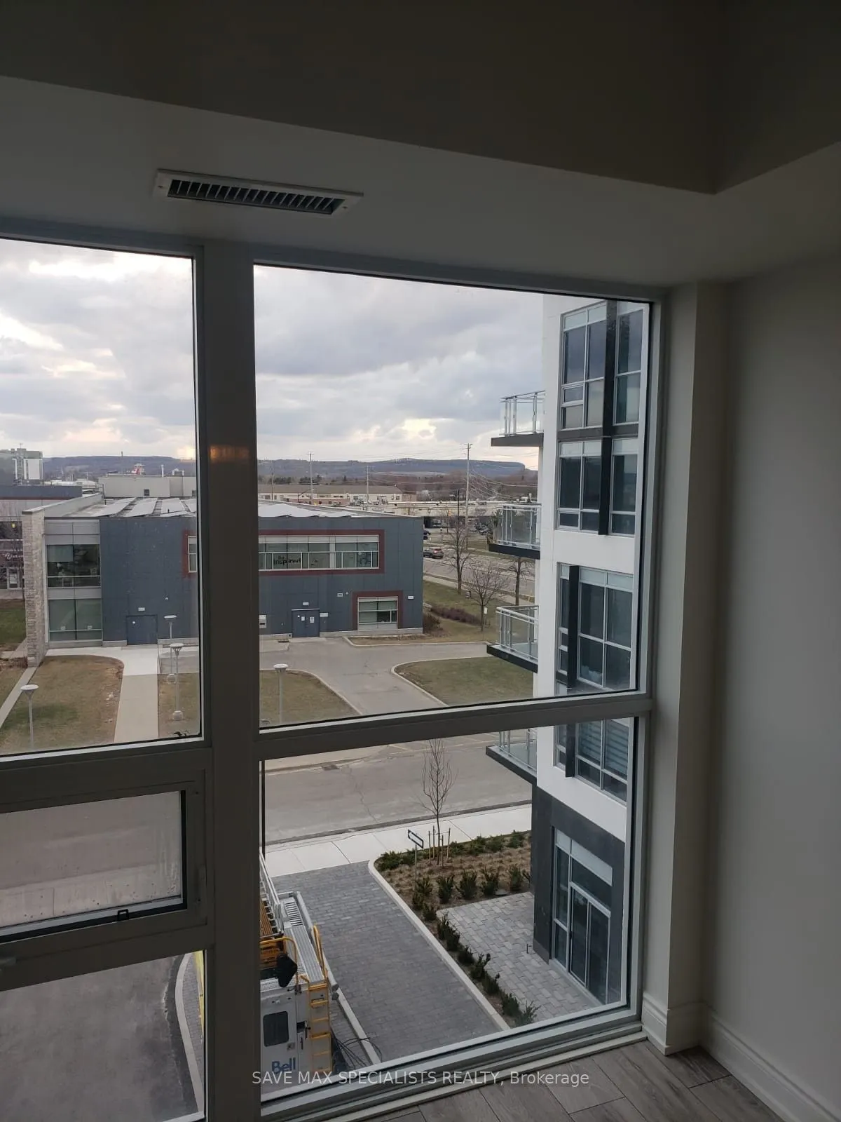 1050 Main Street, #401