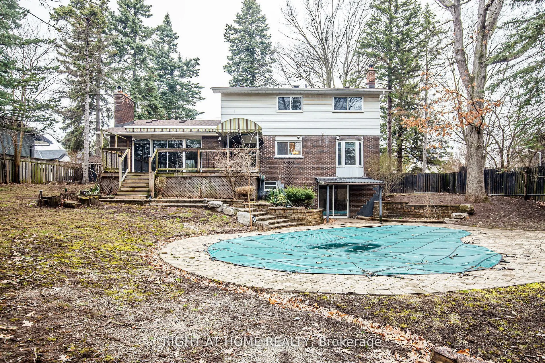 1276 HILLVIEW Crescent