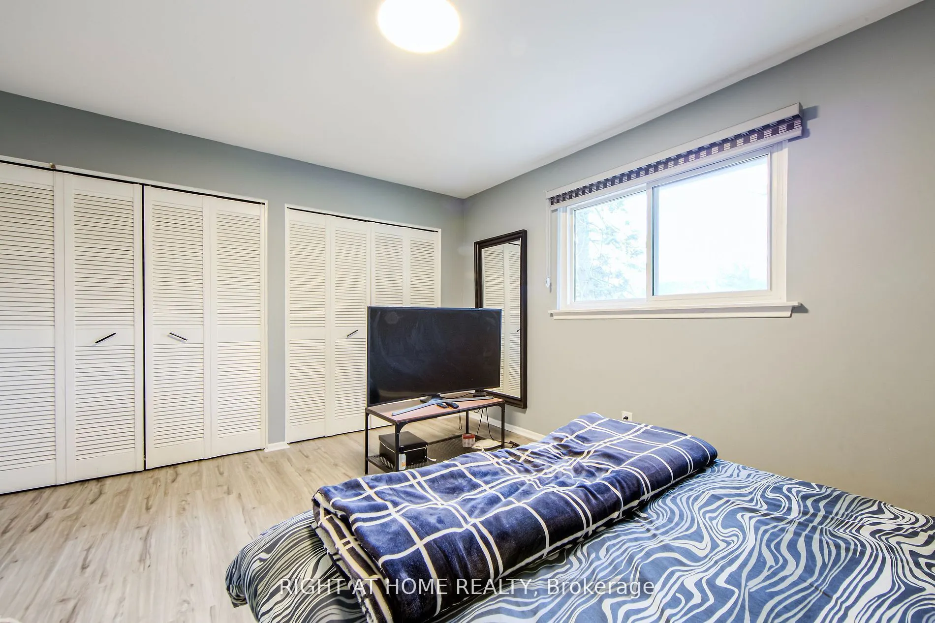 1276 HILLVIEW Crescent
