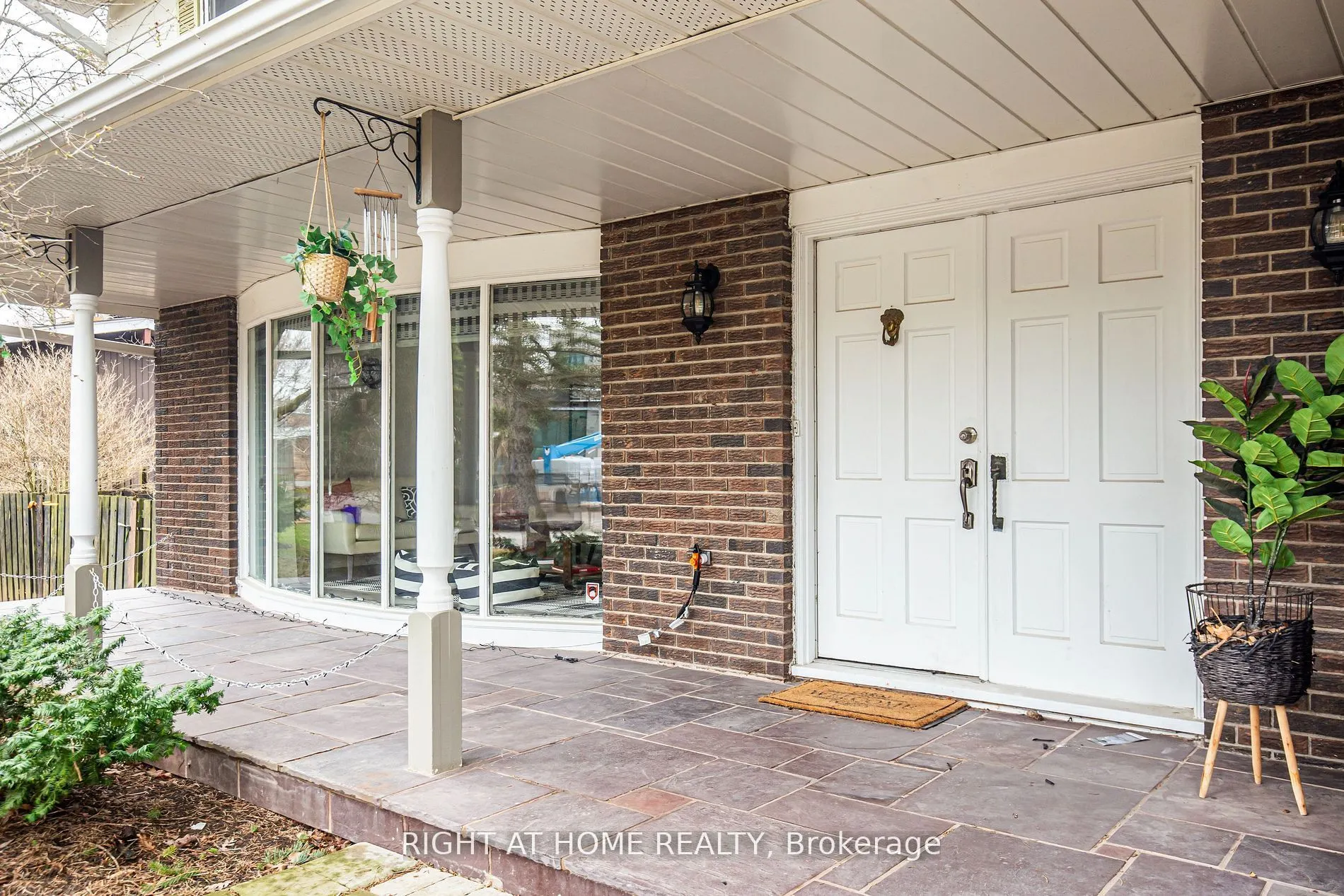 1276 HILLVIEW Crescent