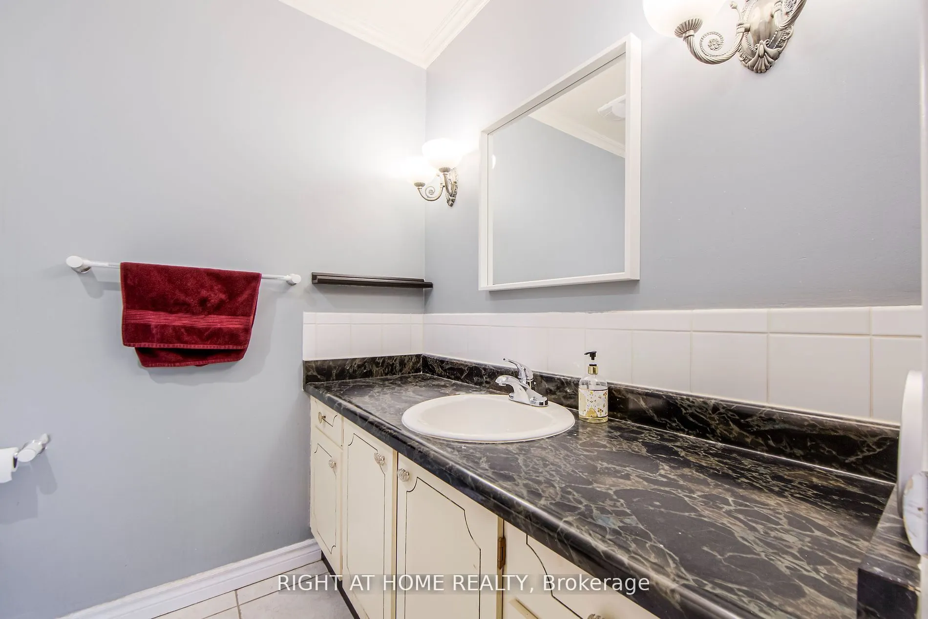 1276 HILLVIEW Crescent