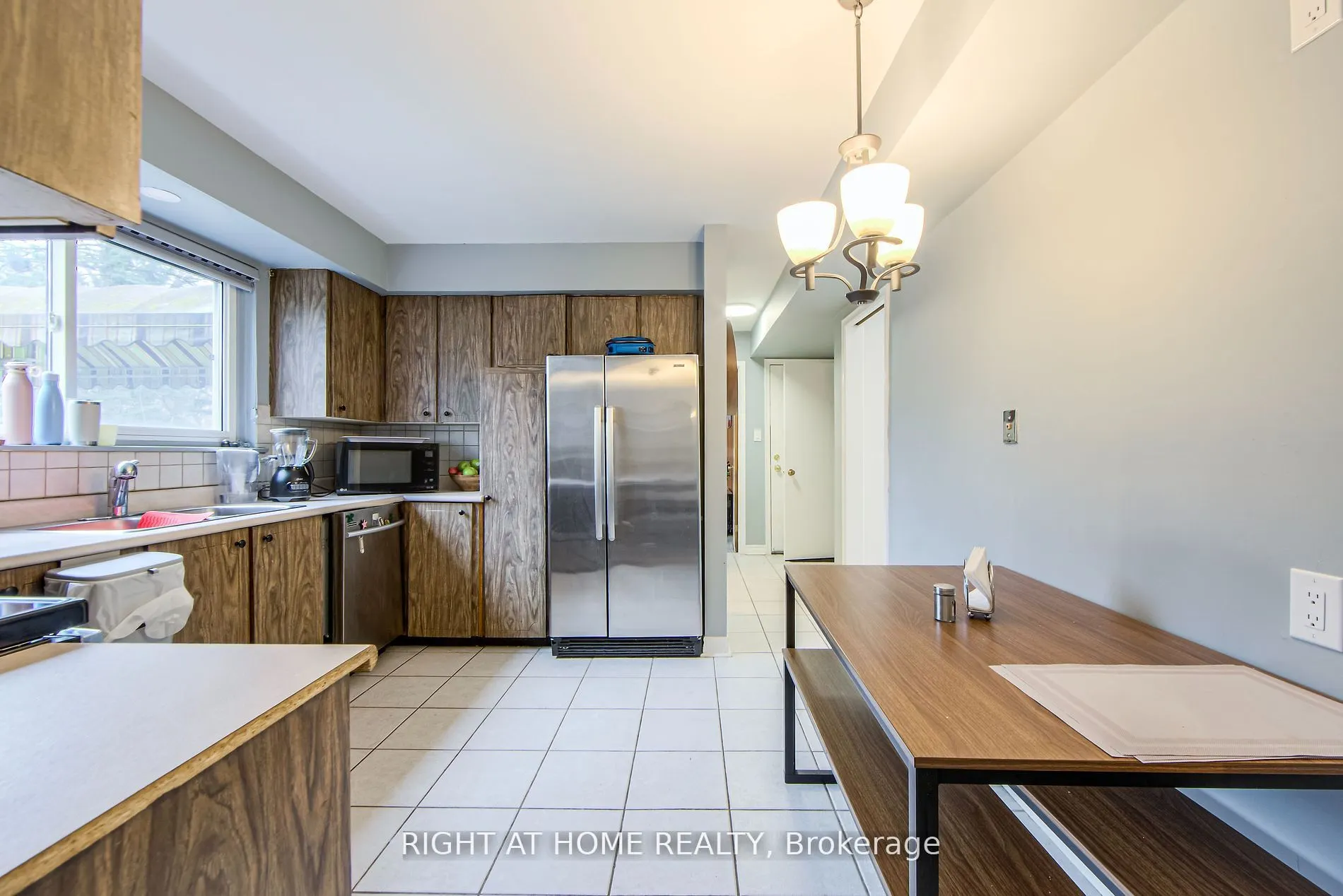 1276 HILLVIEW Crescent