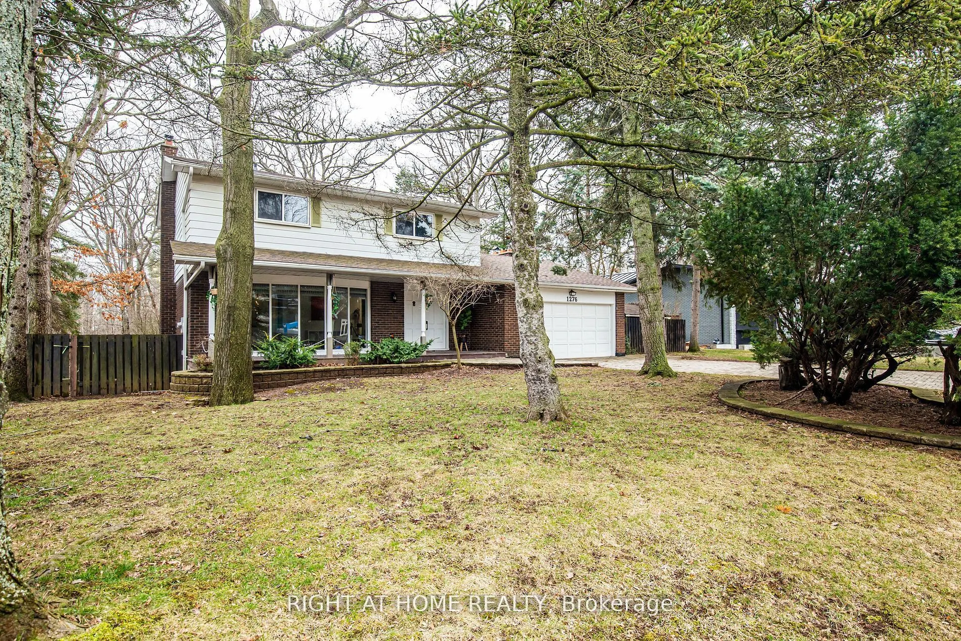 1276 HILLVIEW Crescent