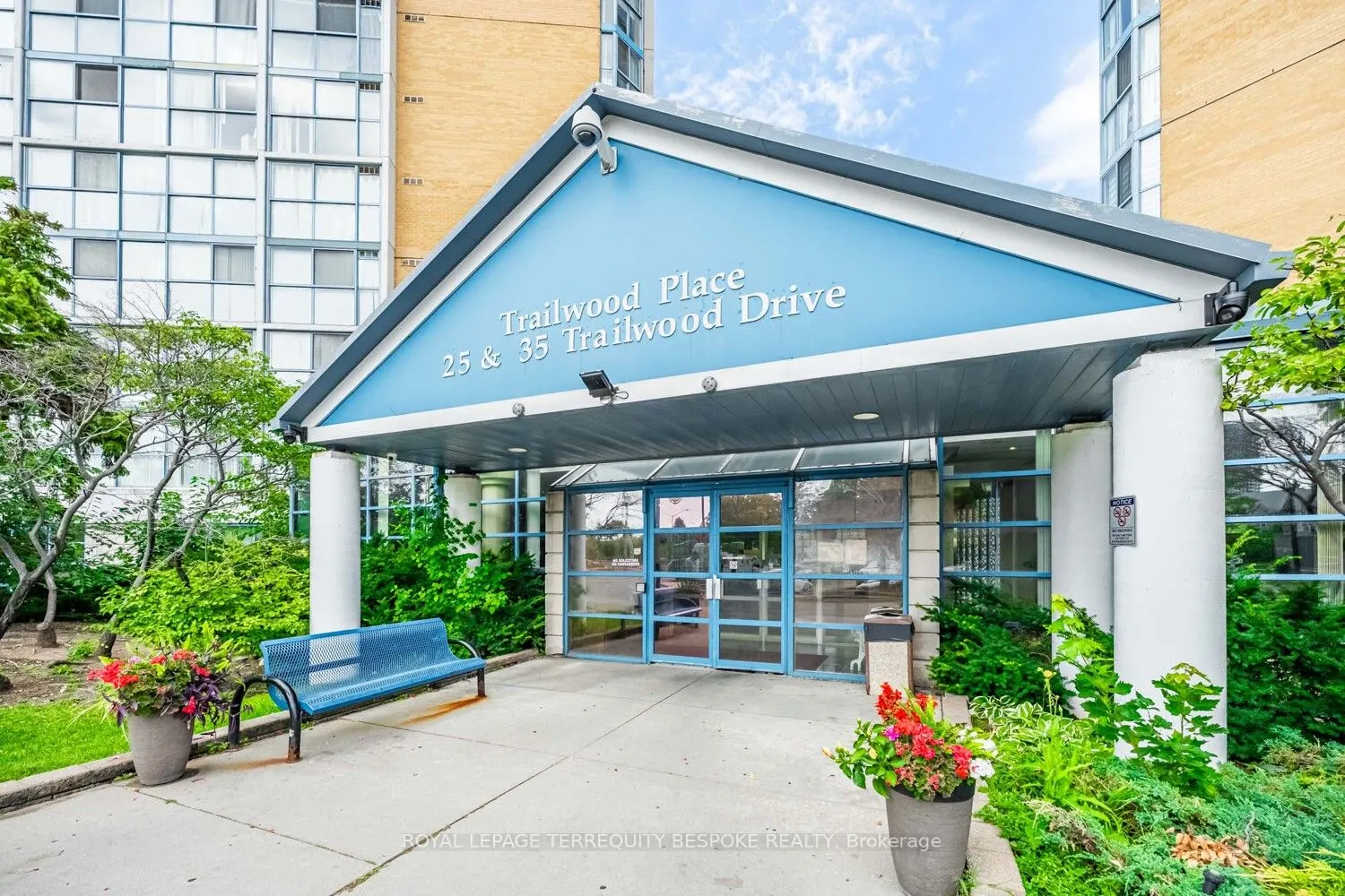 25 Trailwood Drive, #303