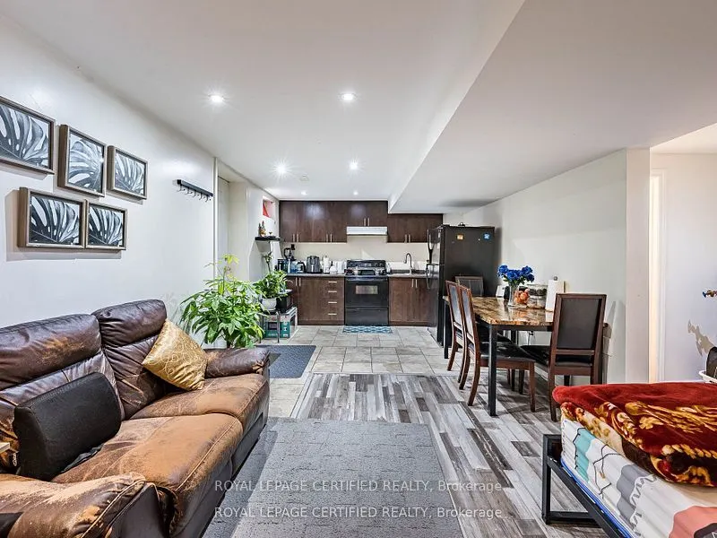 5 Treeline Boulevard