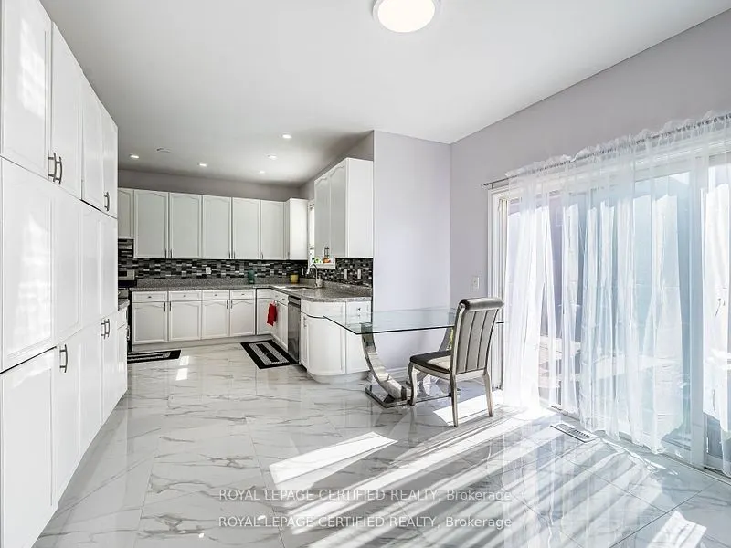 5 Treeline Boulevard