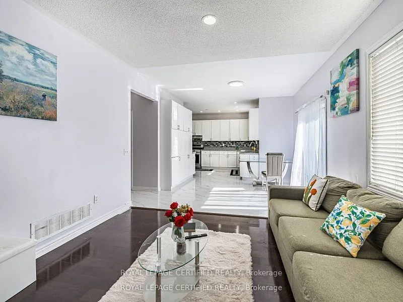 5 Treeline Boulevard