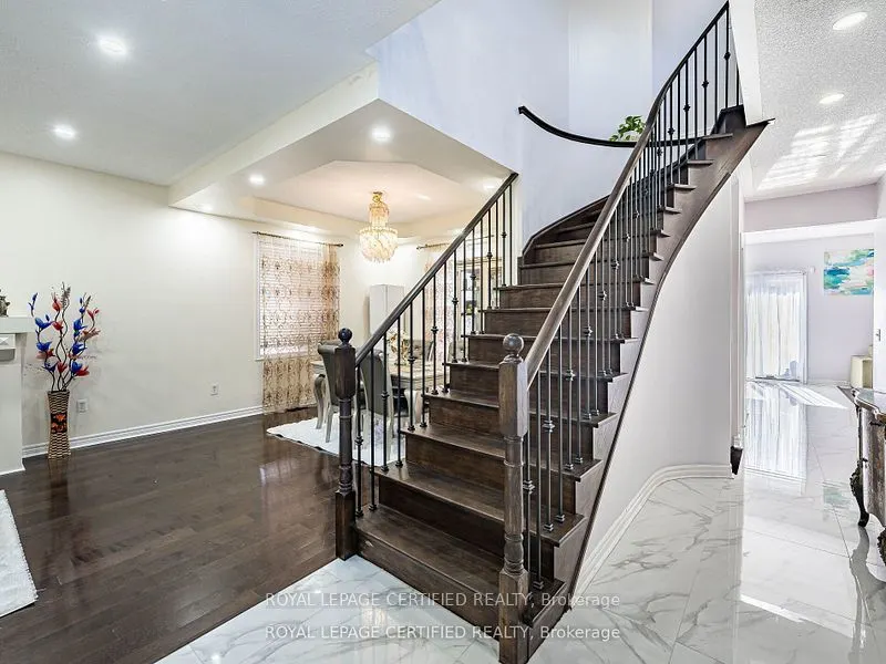 5 Treeline Boulevard