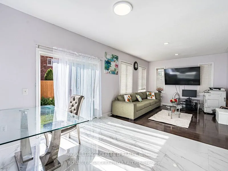 5 Treeline Boulevard