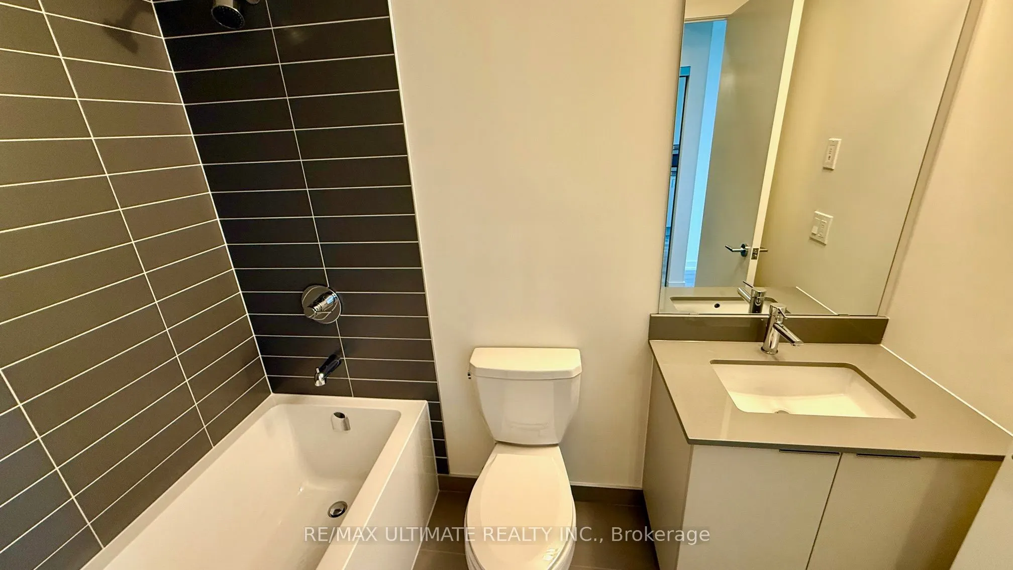 3079 Trafalgar Road, #1206