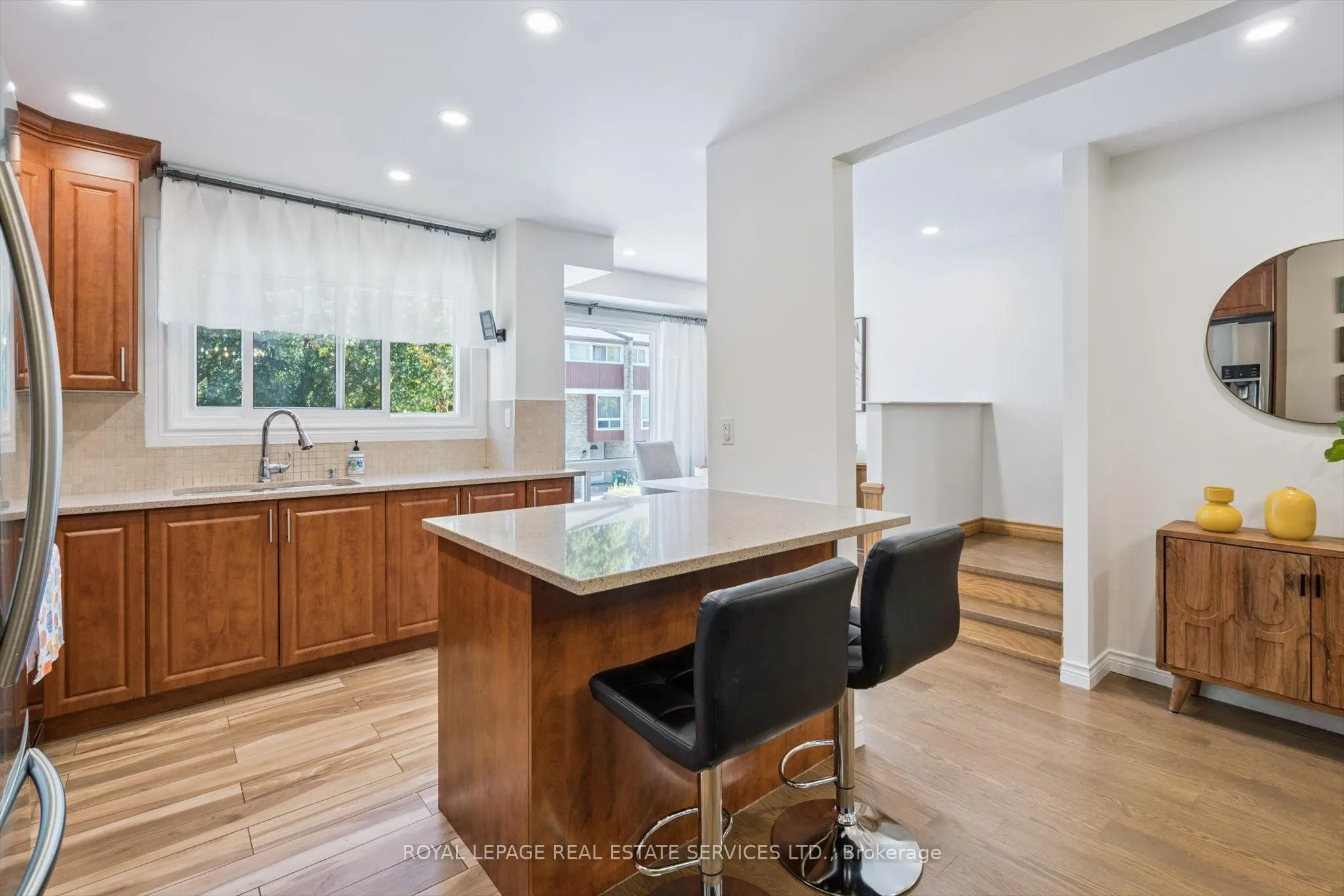 915 Inverhouse Drive, #24