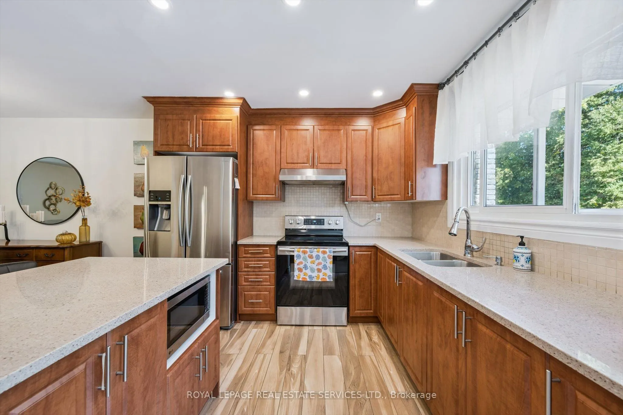 915 Inverhouse Drive, #24