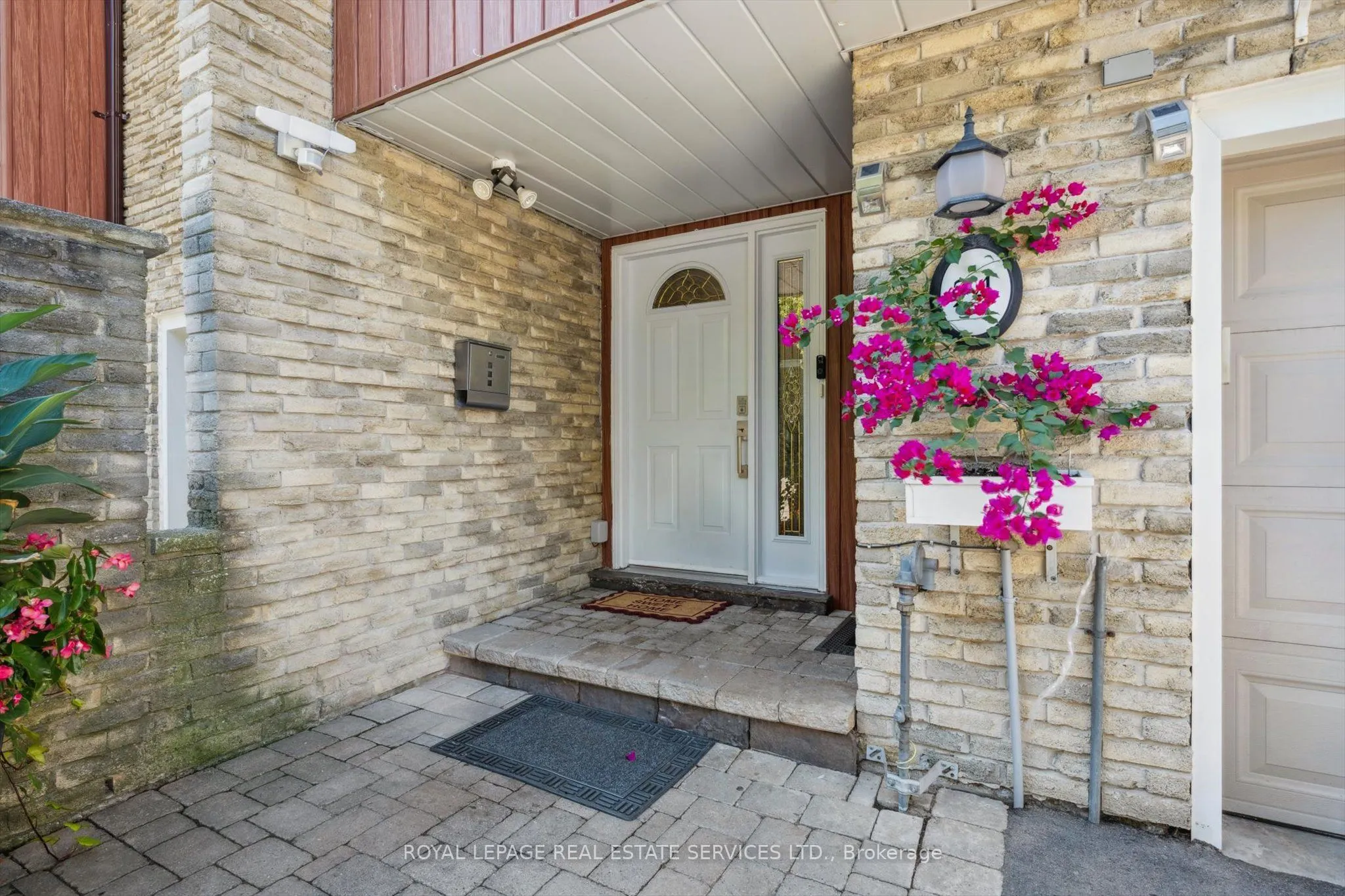 915 Inverhouse Drive, #24